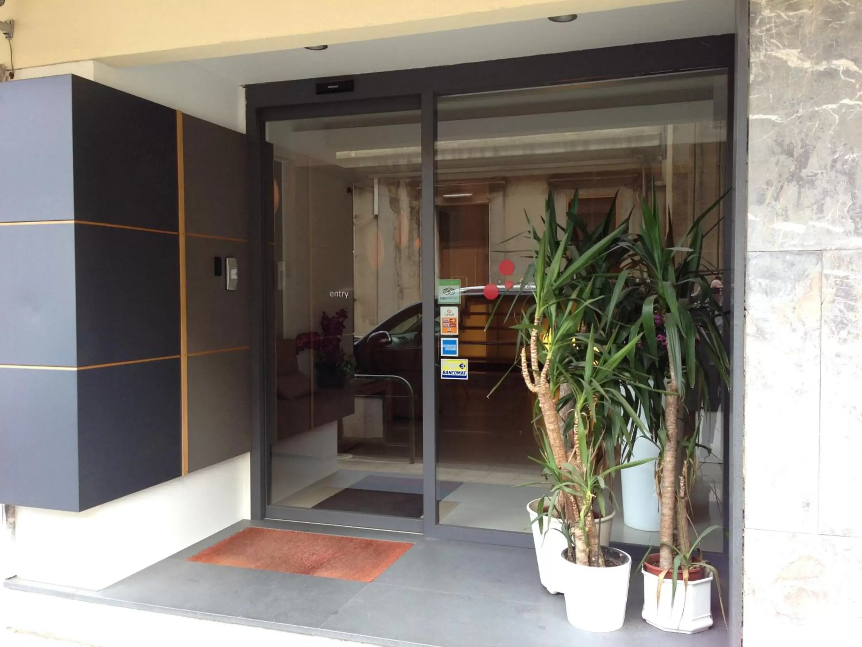 Facade/entrance in Guest House Residence