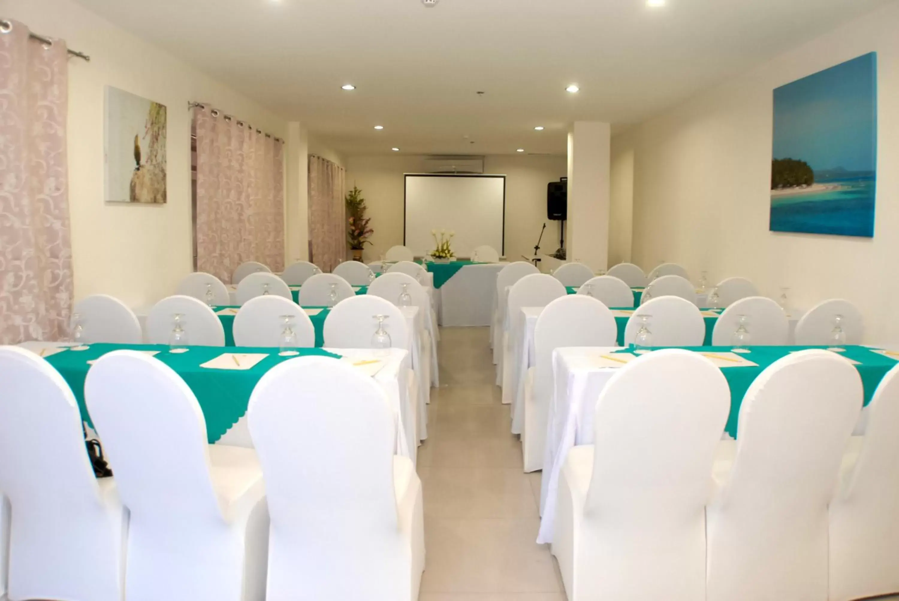 Banquet/Function facilities in Sunlight Guest Hotel