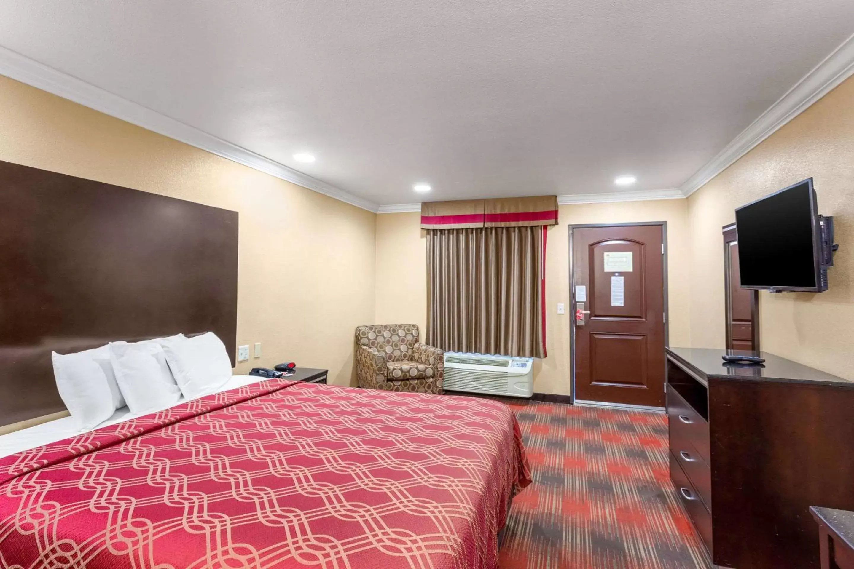 Photo of the whole room in Econo Lodge Inn & Suites Escondido Downtown