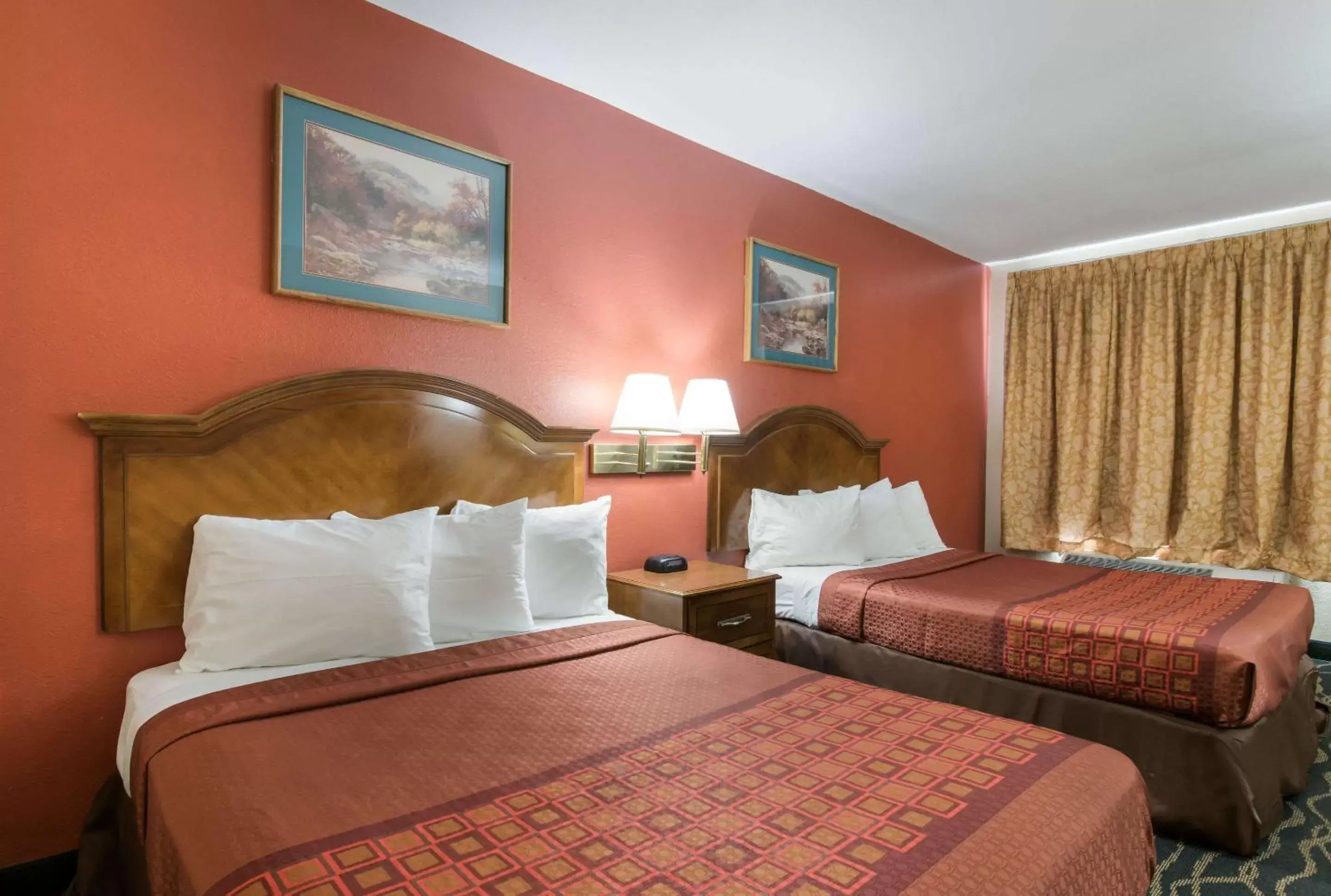 Photo of the whole room, Bed in Rodeway Inn Wormleysburg – Harrisburg