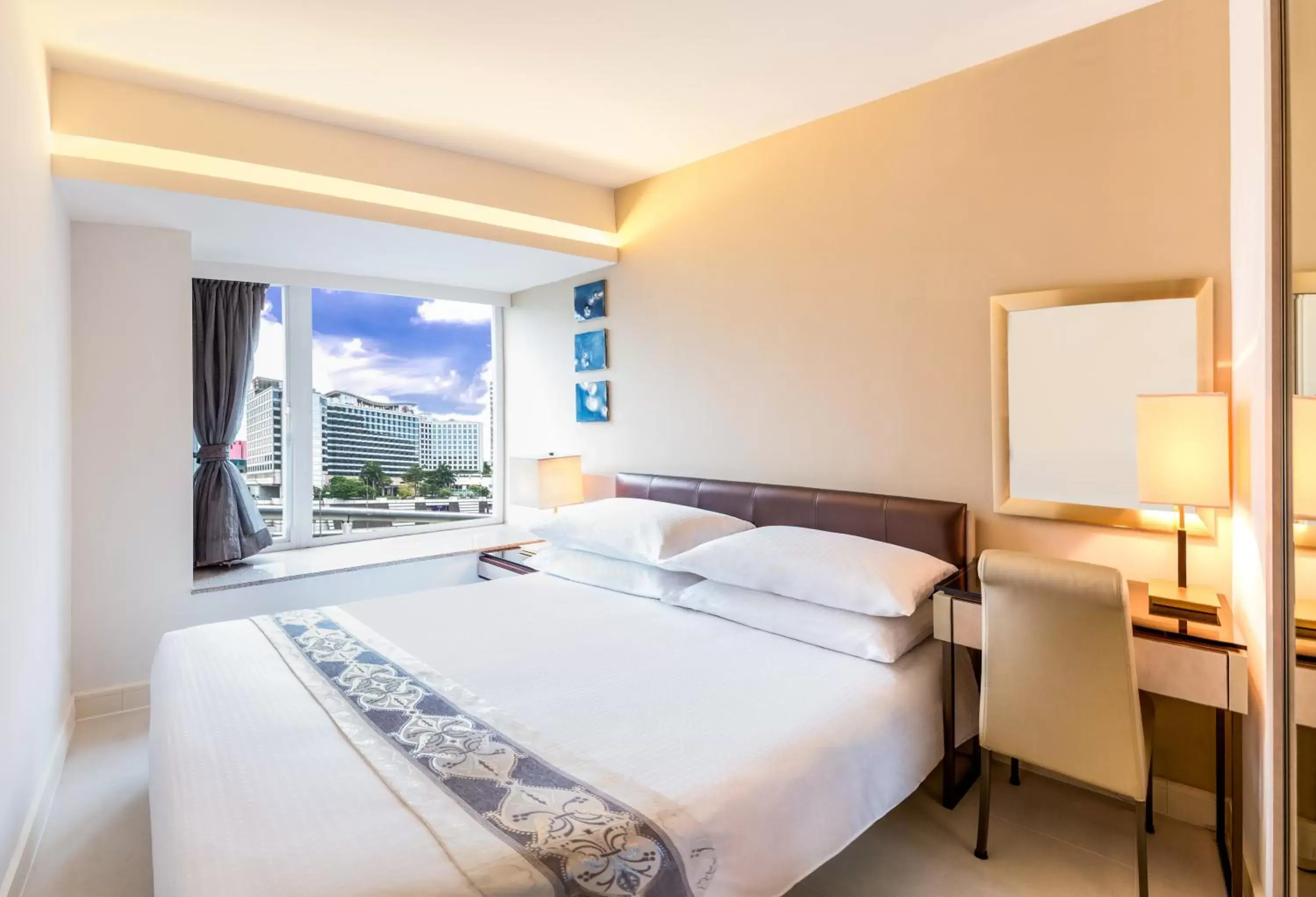 Bedroom in Kowloon Harbourfront Hotel