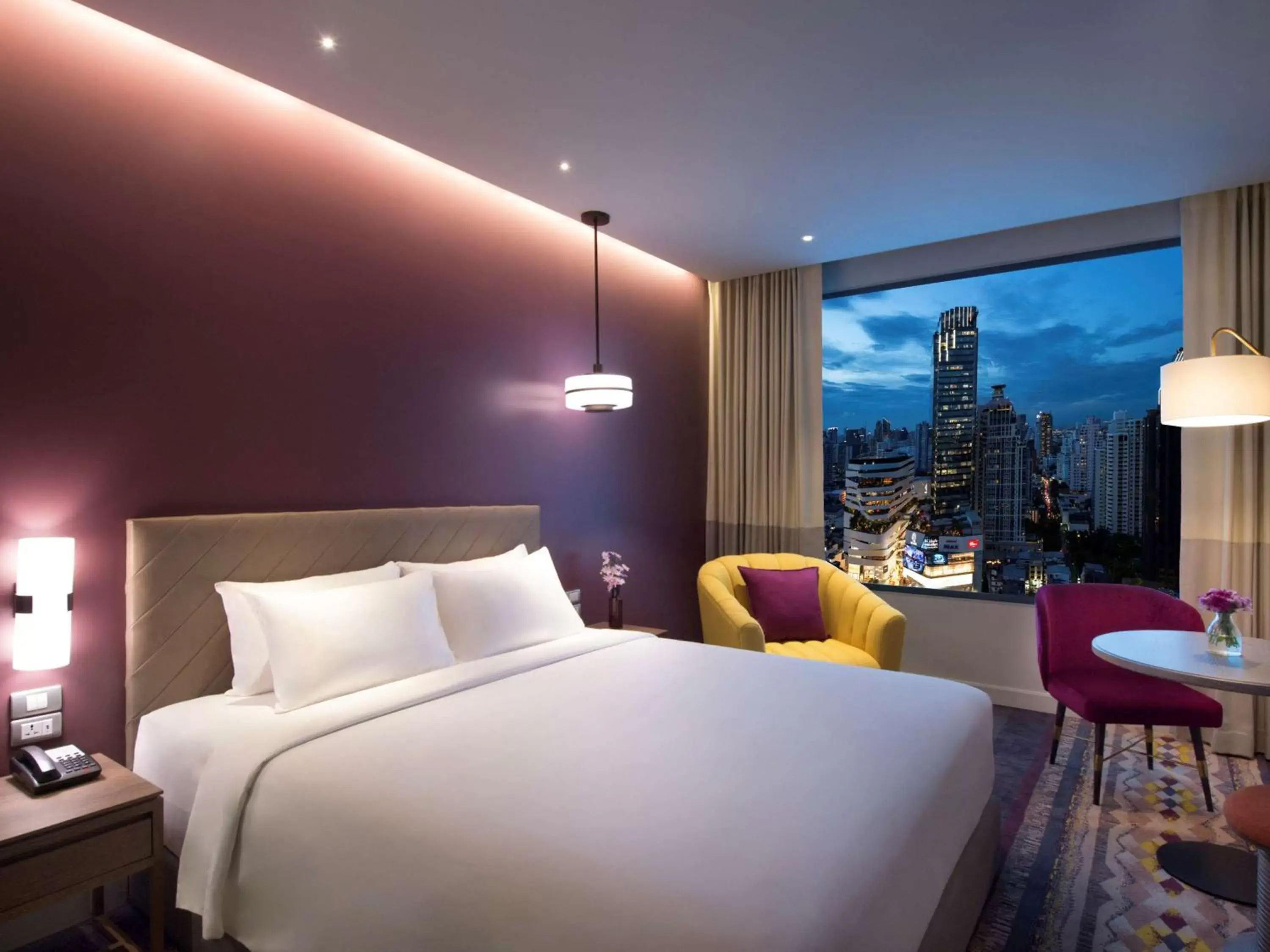 Superior King Room with City View in Mercure Bangkok Sukhumvit 24