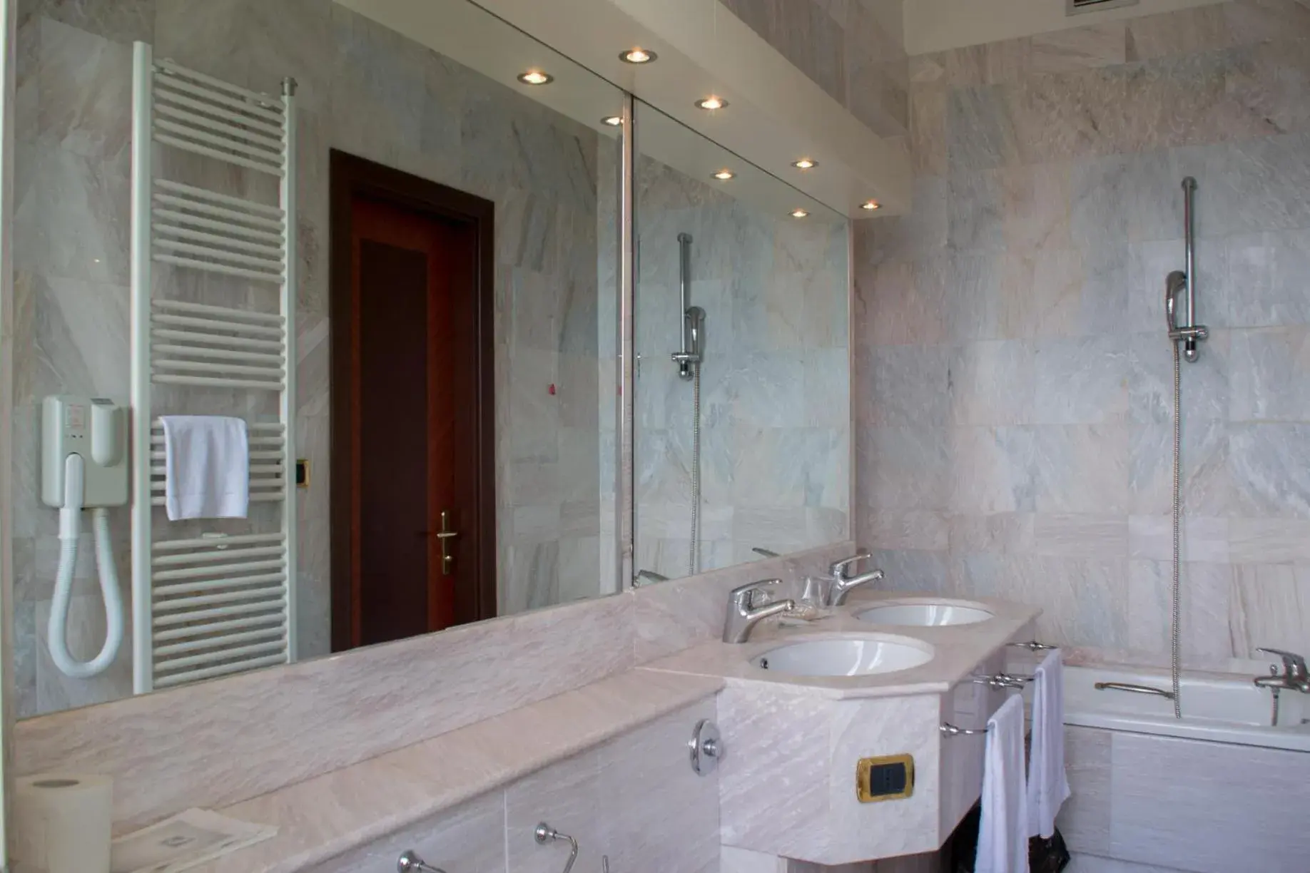 Bathroom in Hotel Internazionale Terme