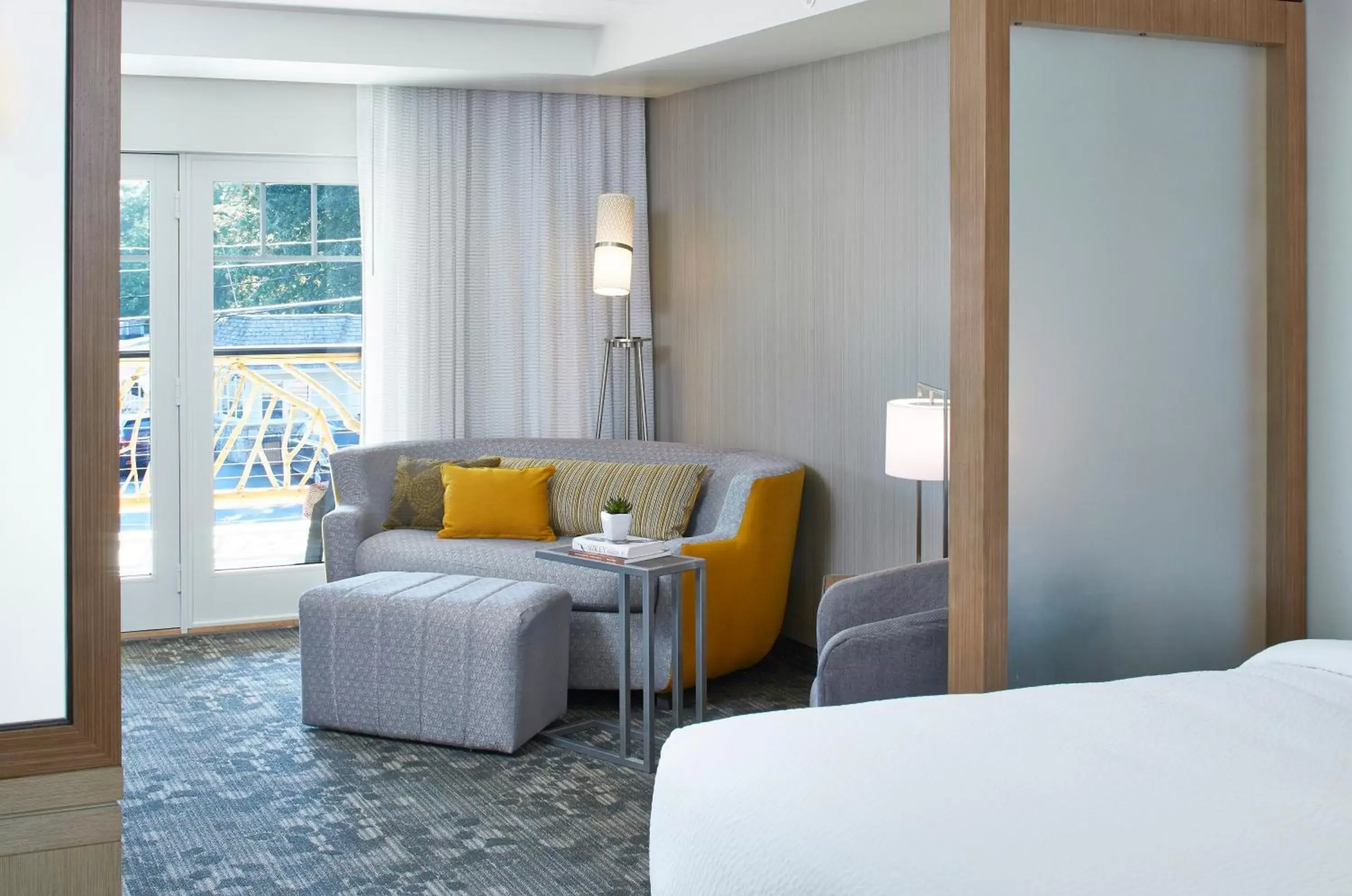 Bedroom, Seating Area in Courtyard by Marriott Lake George