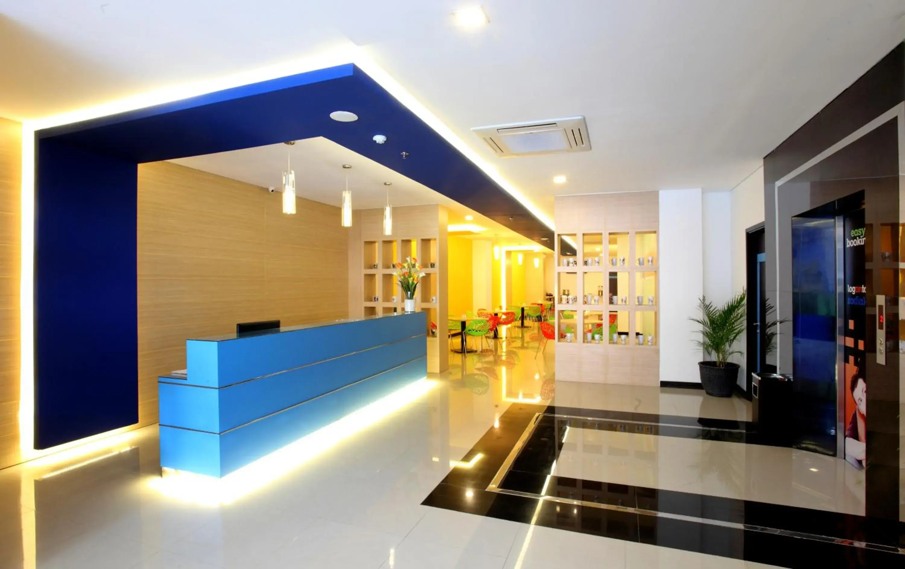 Lobby/Reception in Zodiak Paskal by KAGUM Hotels