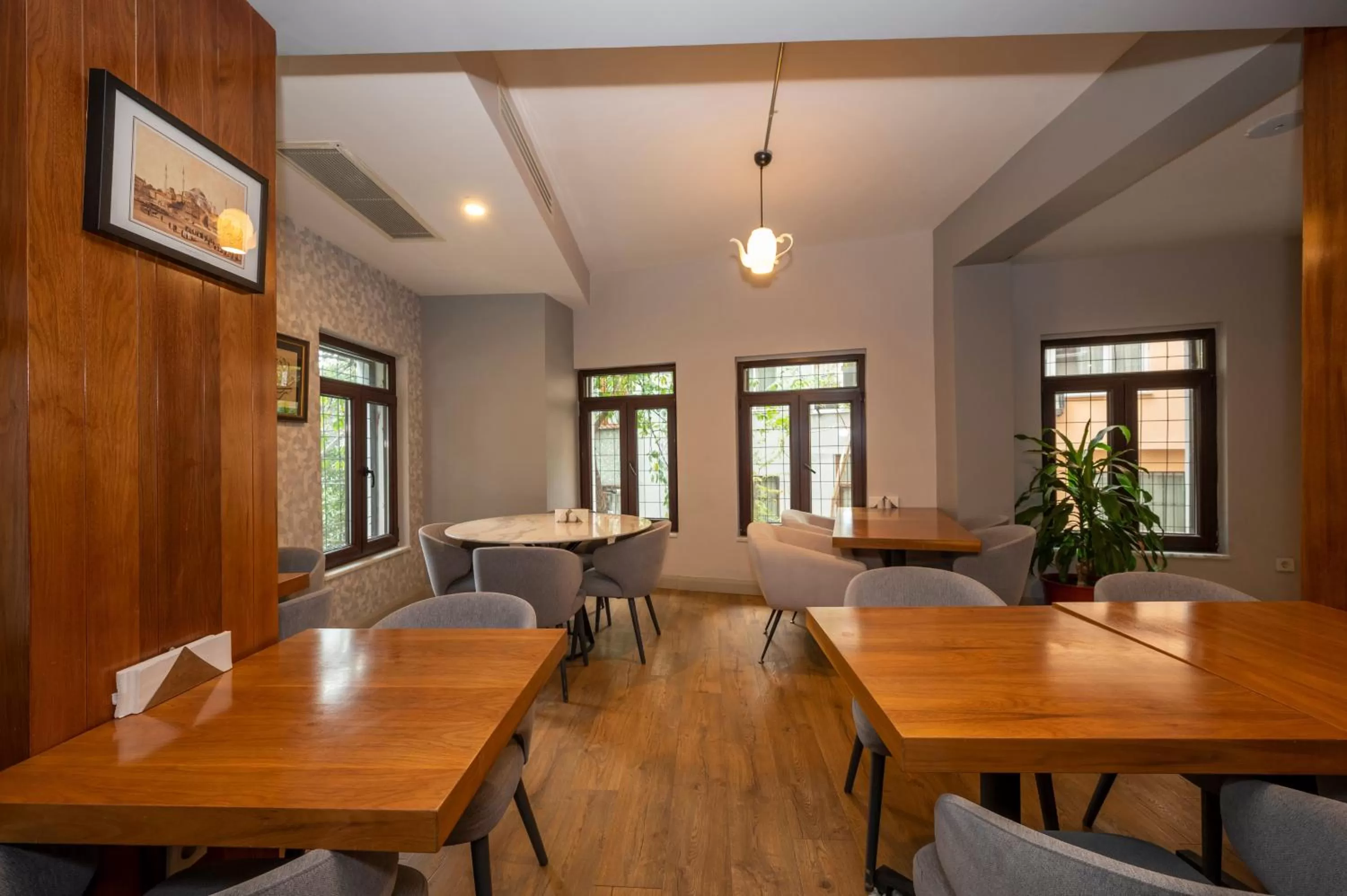 Restaurant/places to eat in Juno Hotel Taksim