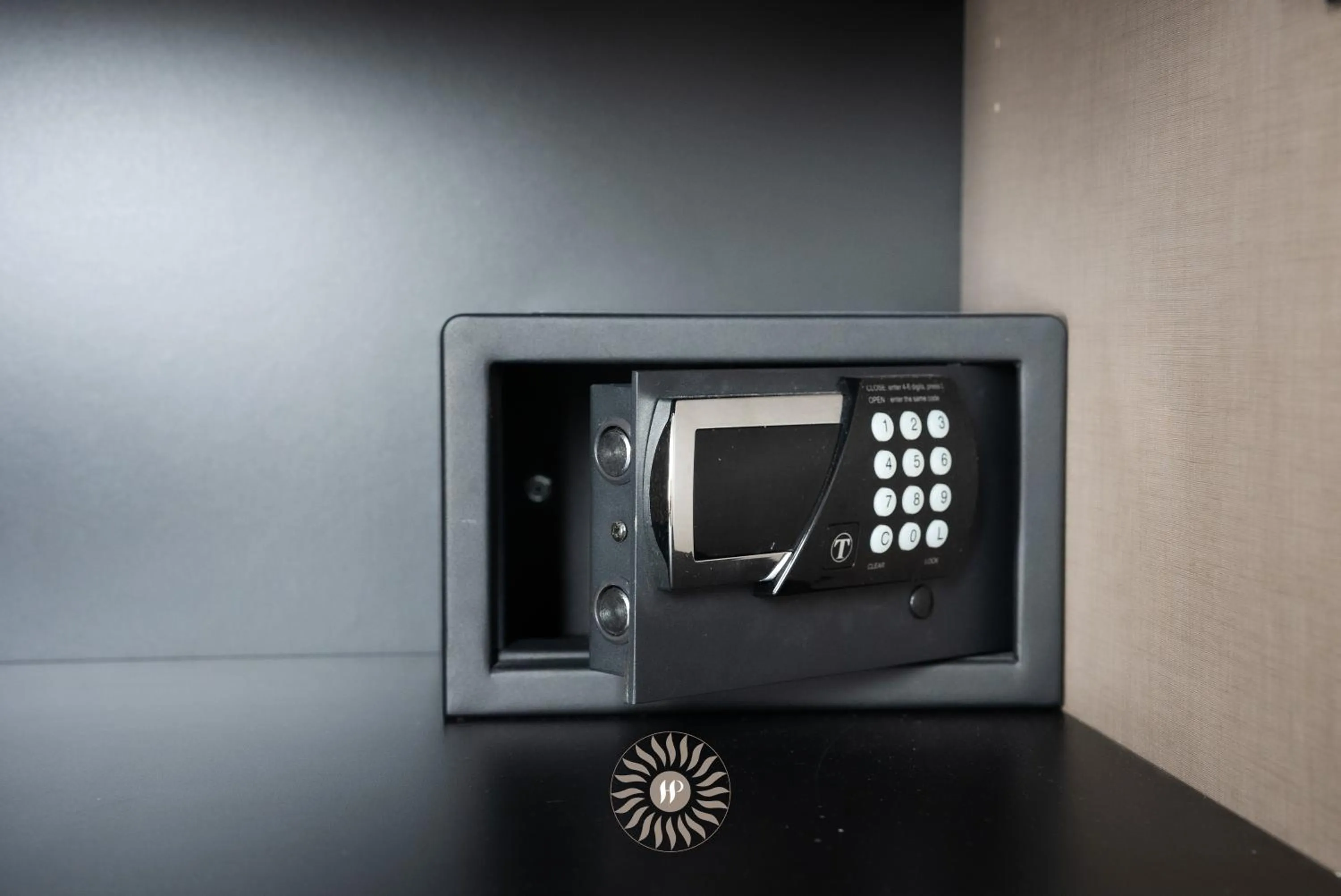 safe in Hotel Puccini