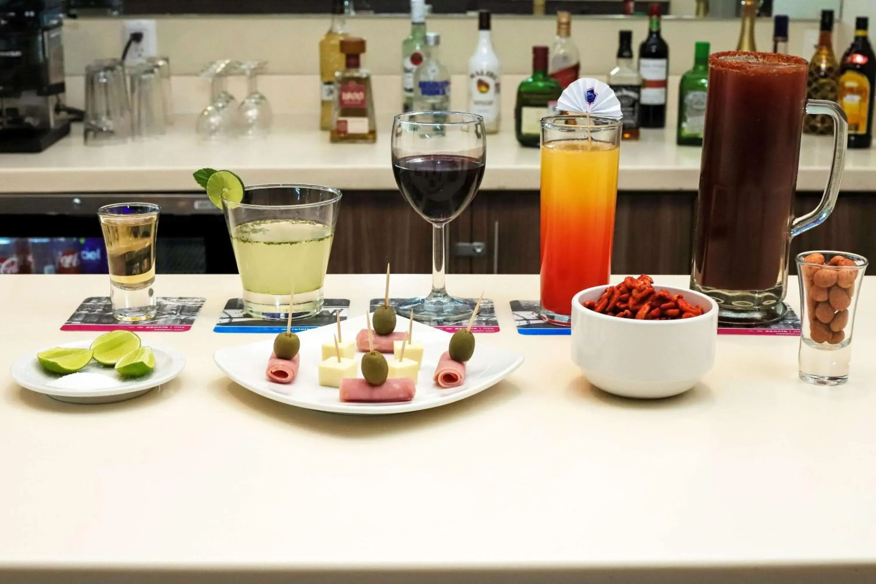 Lounge or bar in Hampton Inn by Hilton Irapuato