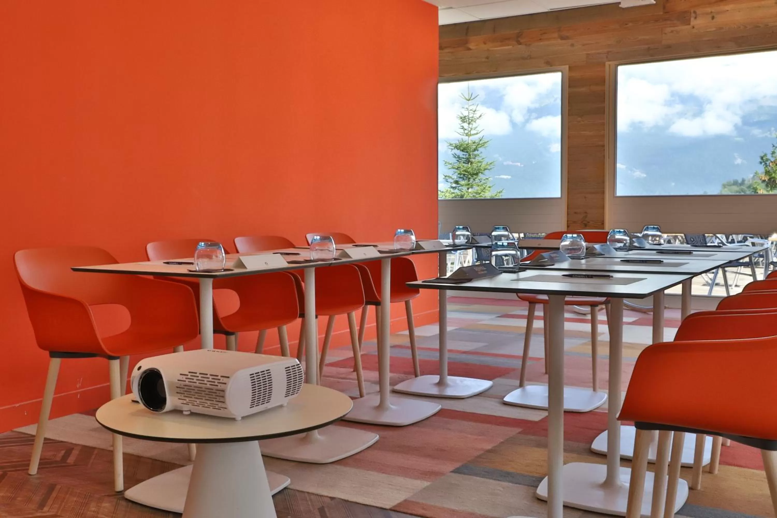 Meeting/conference room in SOWELL HOTELS Mont Blanc et SPA