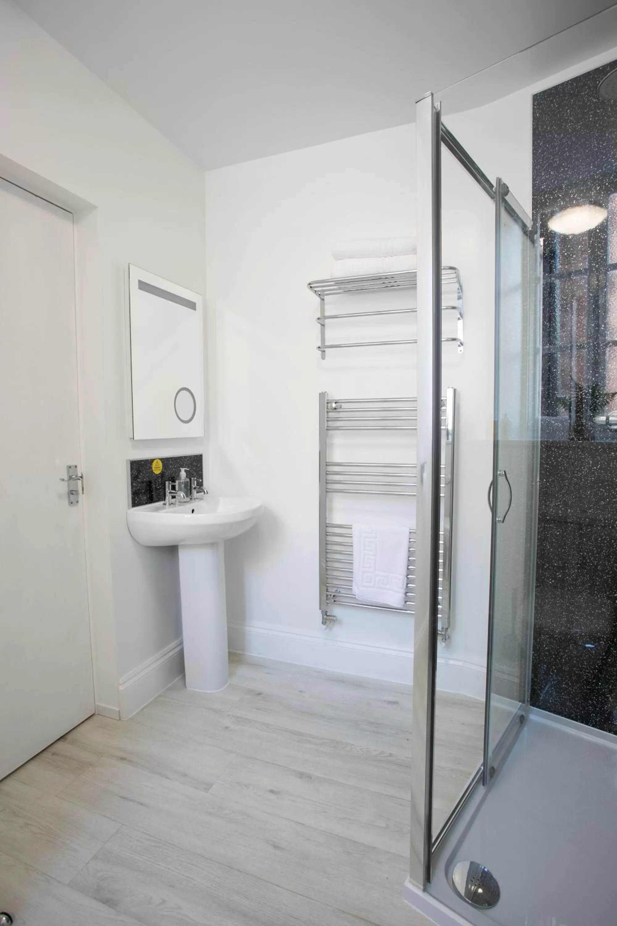 Bathroom in Park View R & R - Adult Only - Self-Catering - Free Parking - EV Point