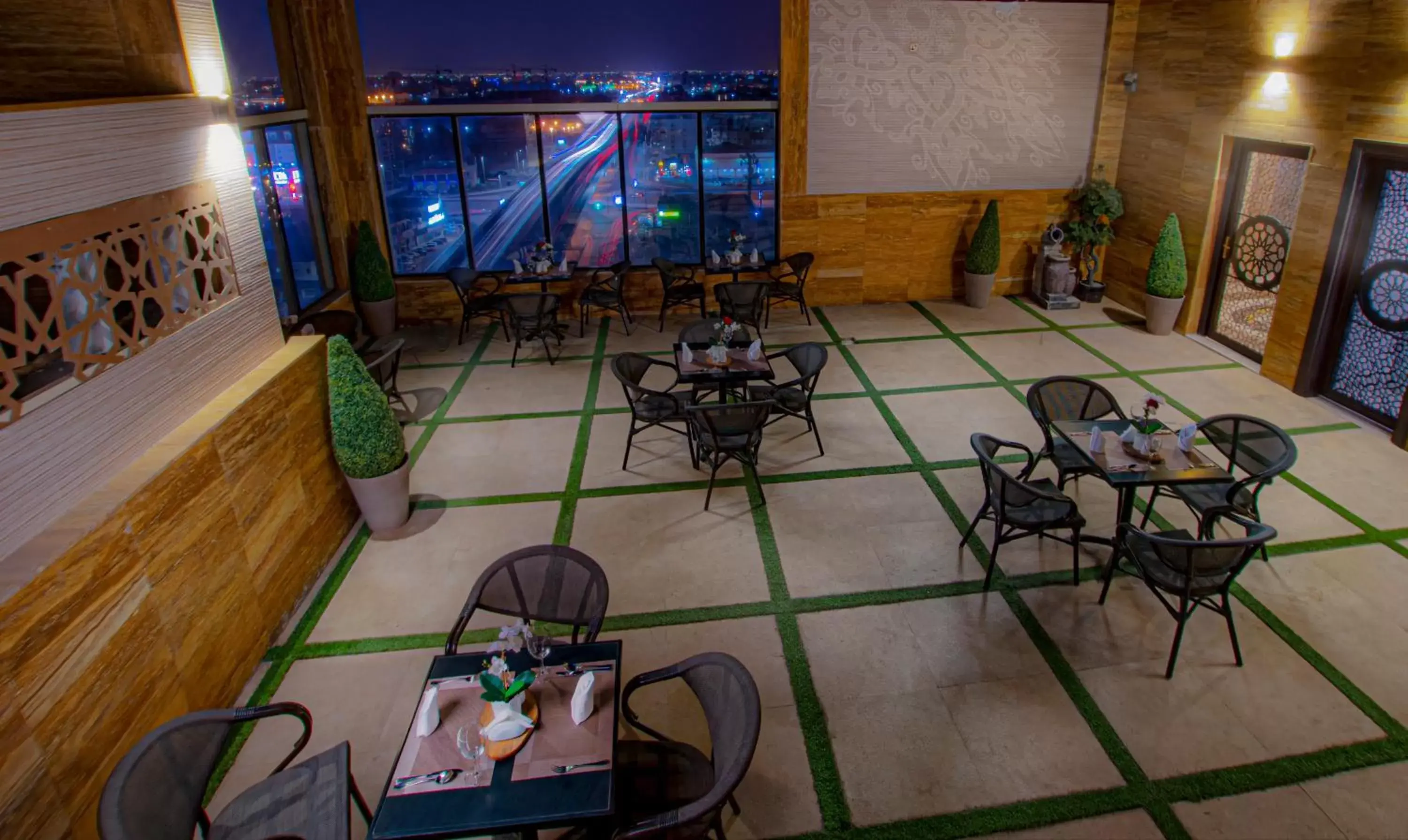 Restaurant/places to eat in Iridium 70 Hotel Restaurant/places to eat in Iridium 70 Hotel