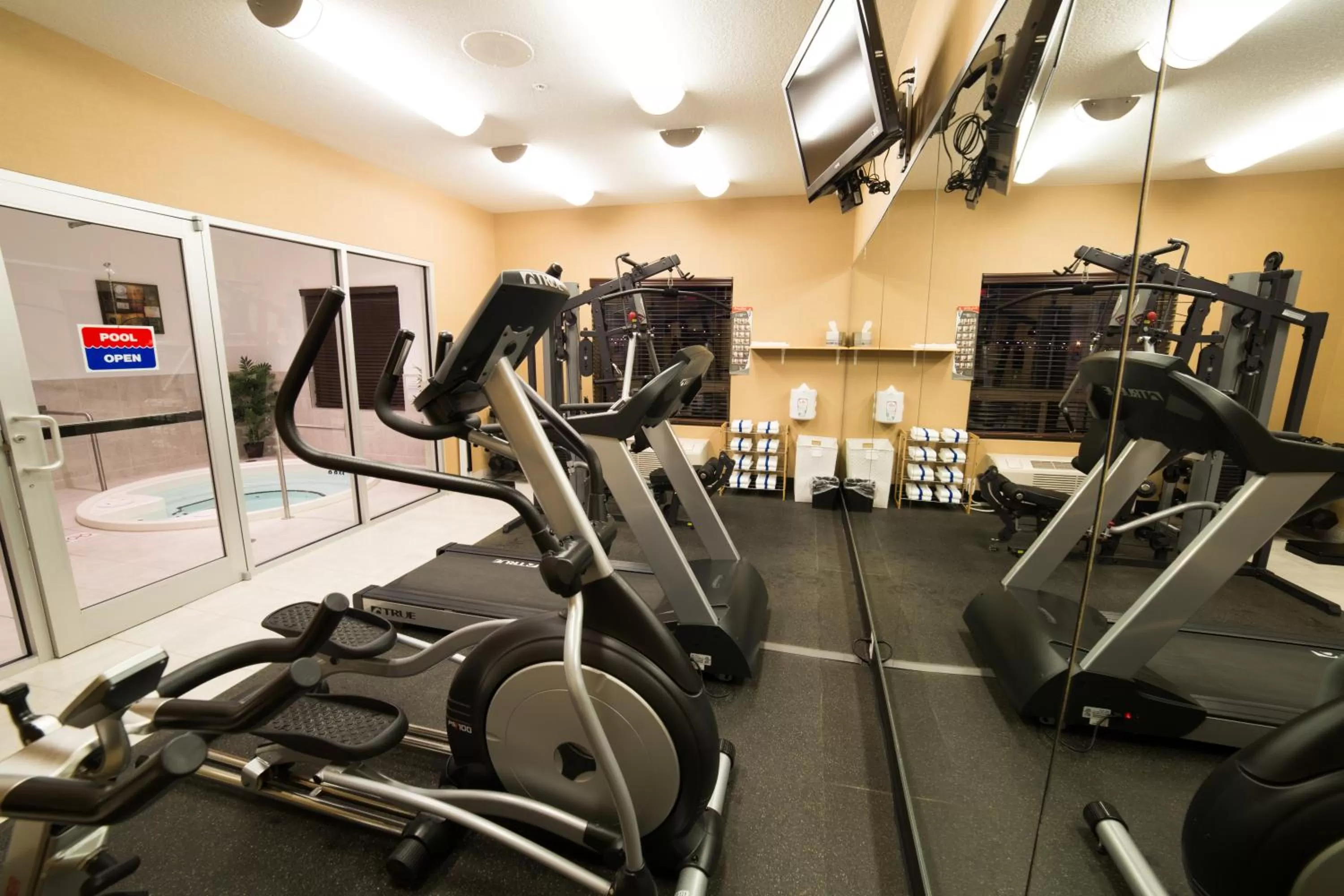 Fitness centre/facilities in Holiday Inn Express & Suites Whitecourt by IHG