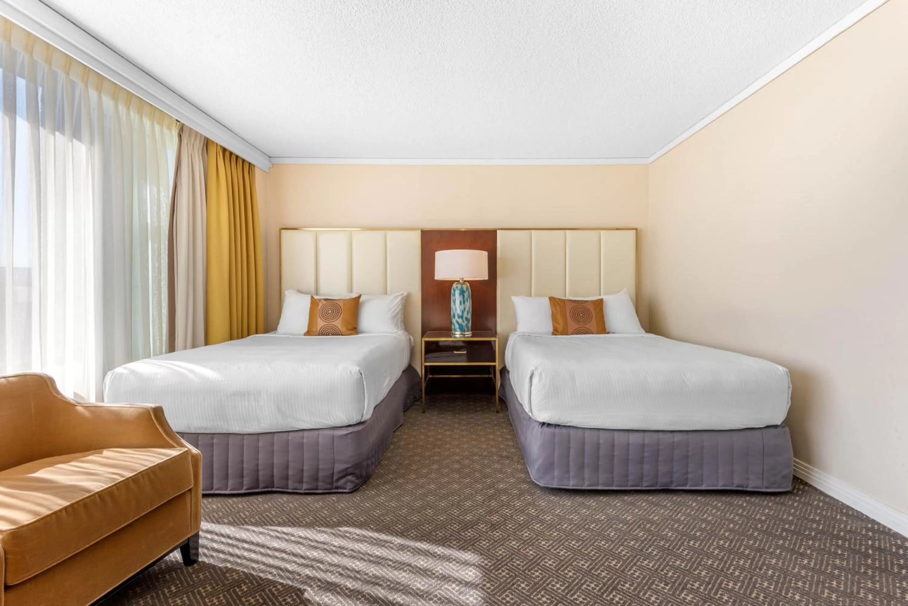 Bed in Omni Mont-Royal Hotel