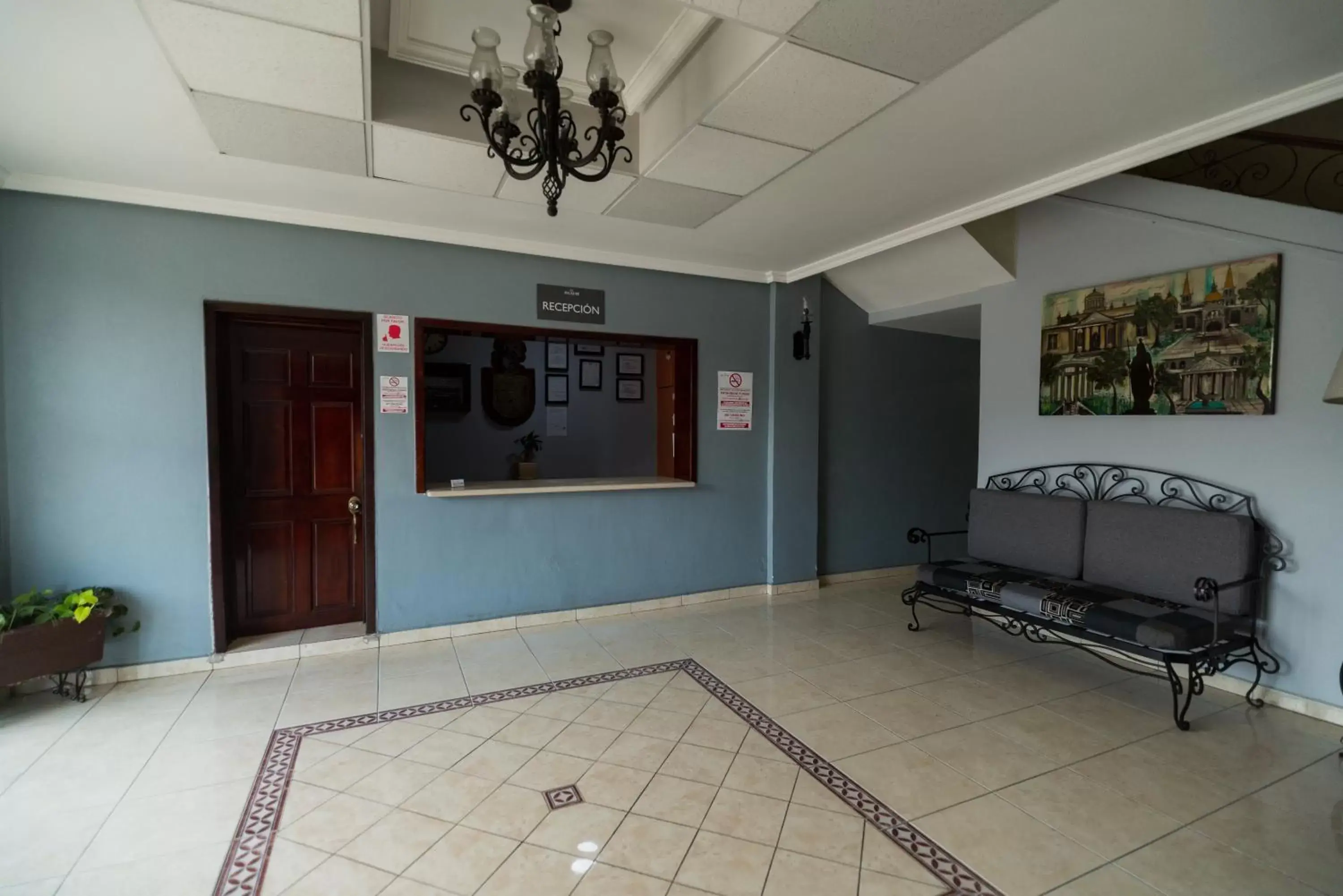 Living room, Lobby/Reception in Hotel Alcazar - Guadalajara Centro Historico