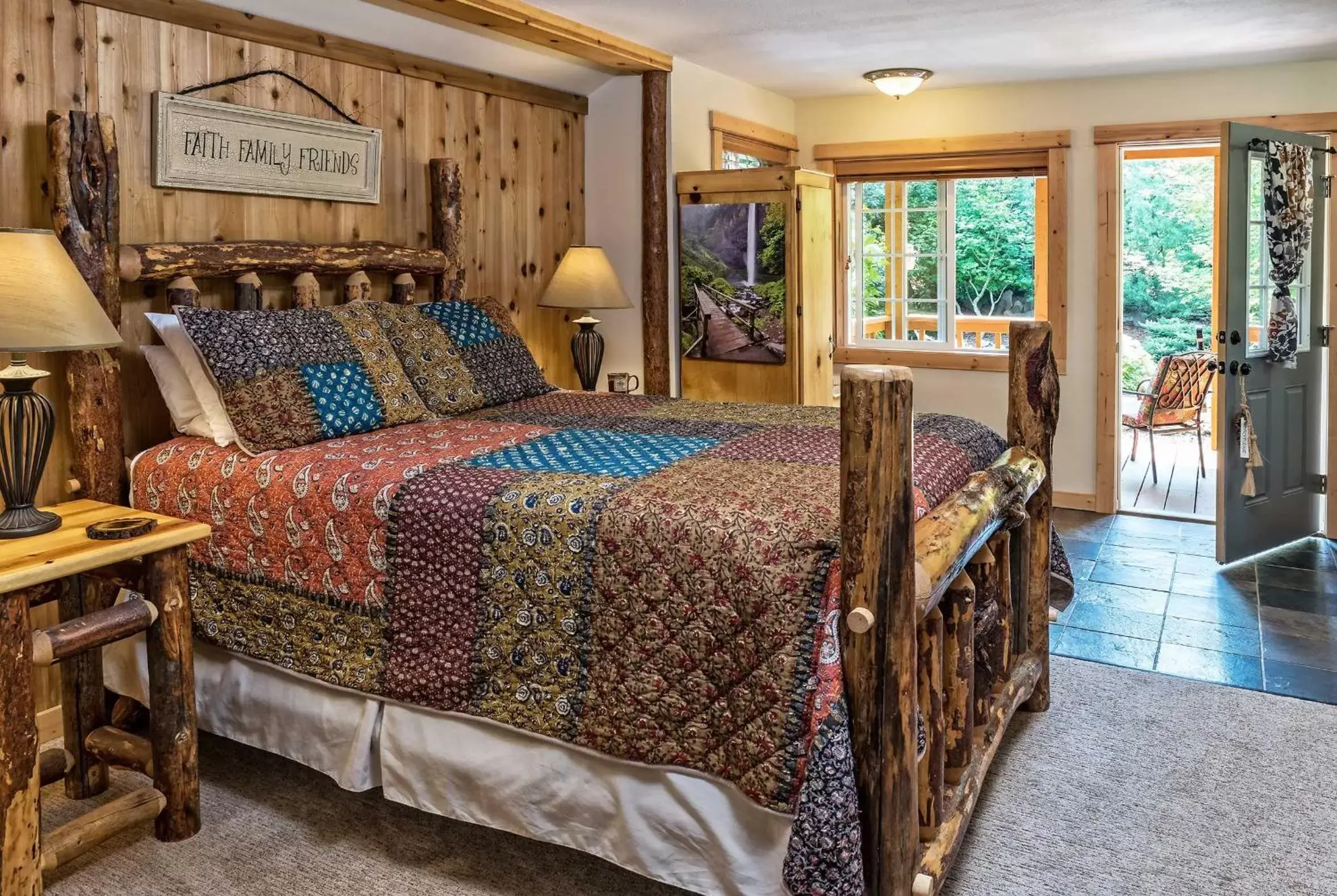 Bed in Carson Ridge Luxury Cabins