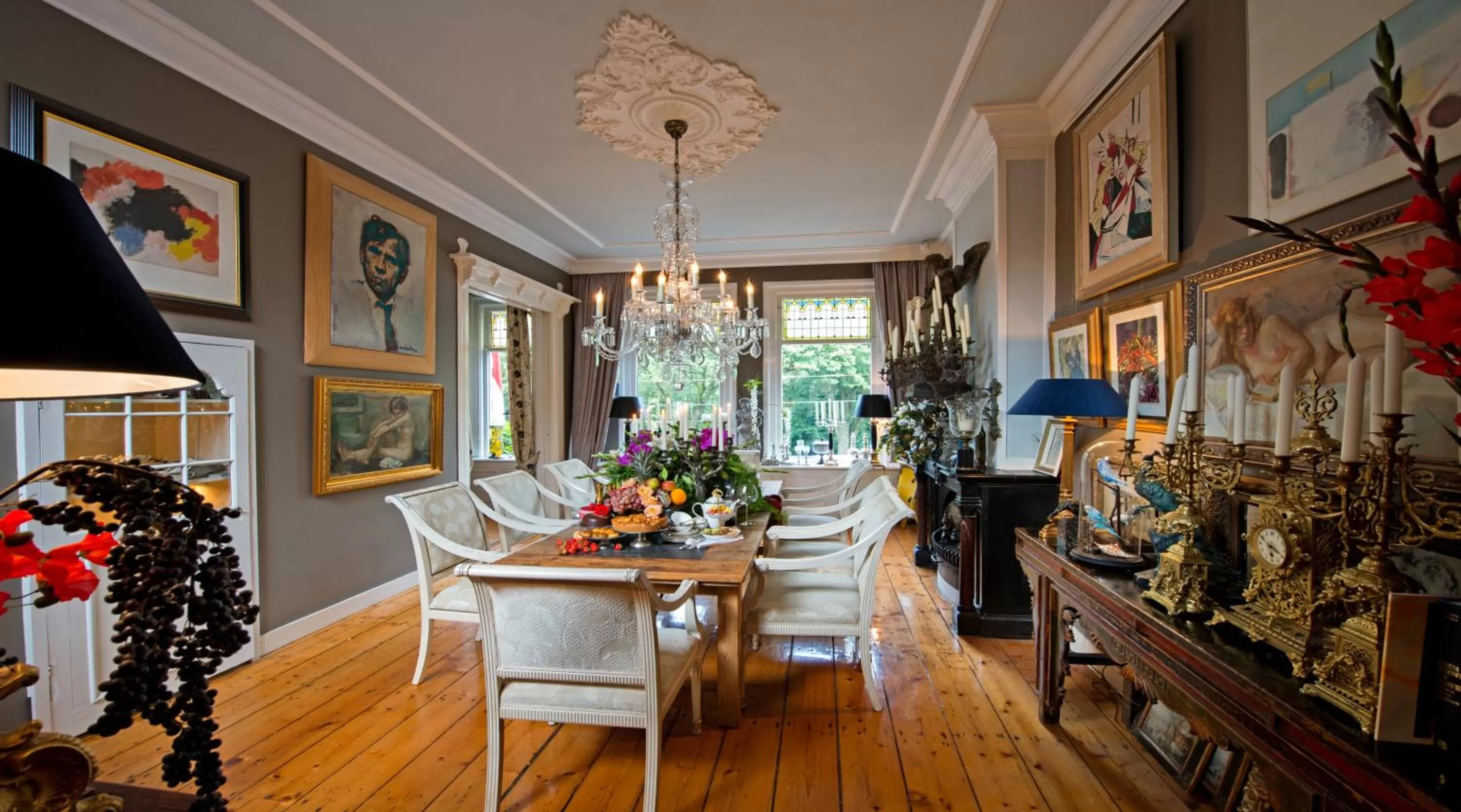 Restaurant/places to eat in Breitner House