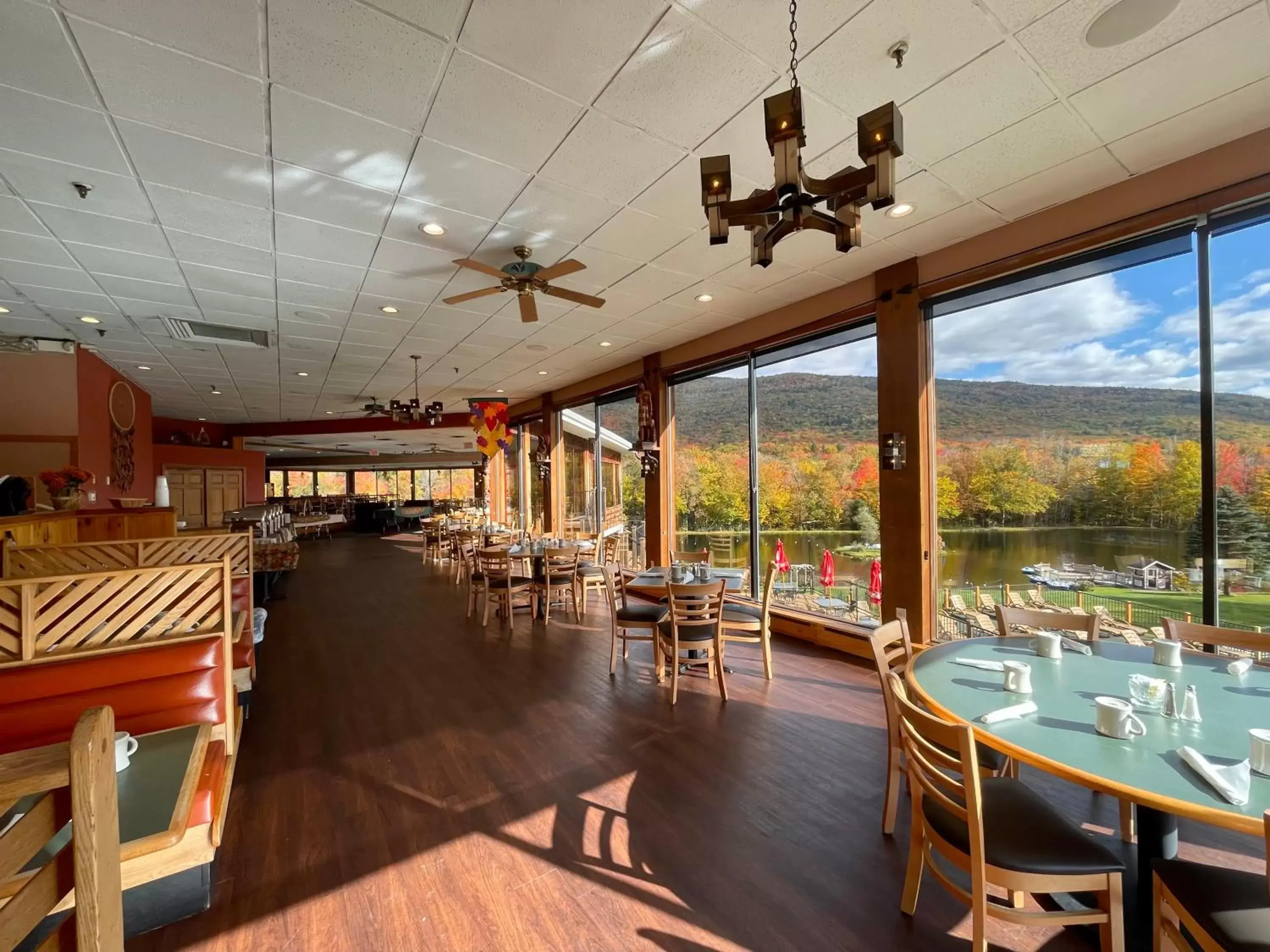 Restaurant/Places to Eat in Indian Head Resort