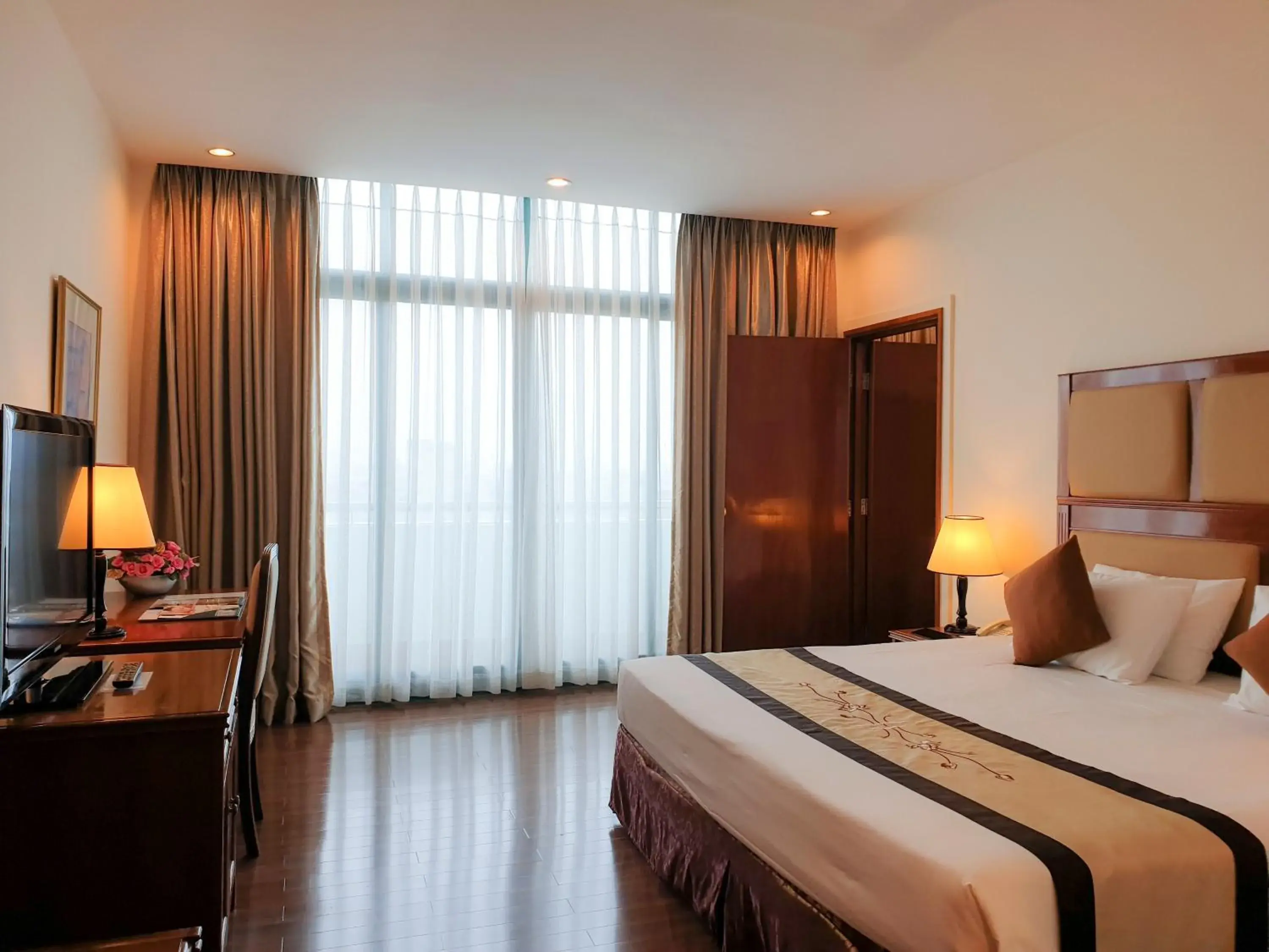 Photo of the whole room, Bed in Ramana Saigon Hotel