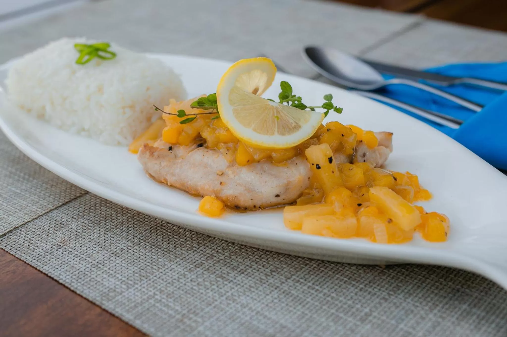 Food in Kav&#x27;s Beach Resort