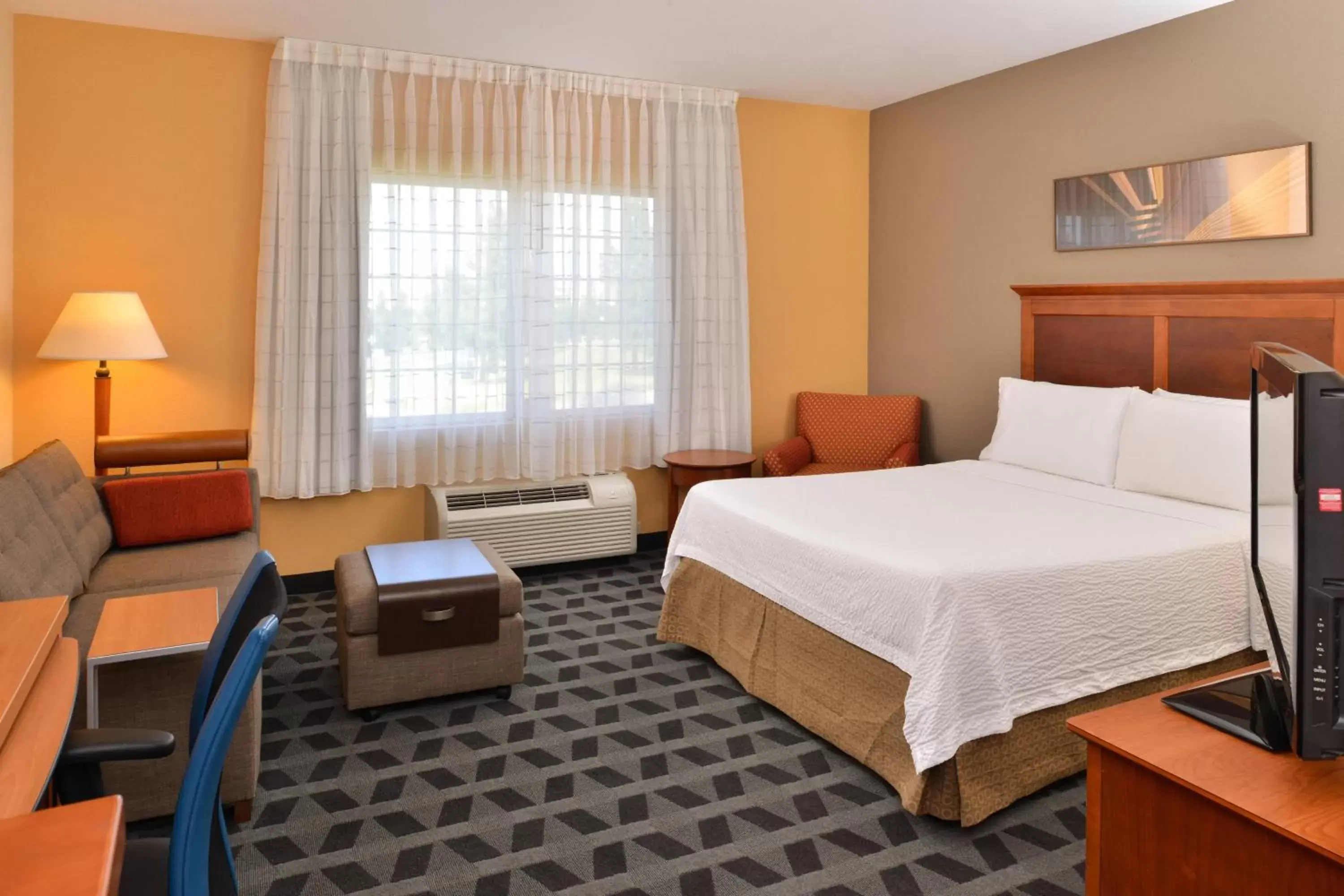 Photo of the whole room, Bed in TownePlace Suites Sacramento Cal Expo