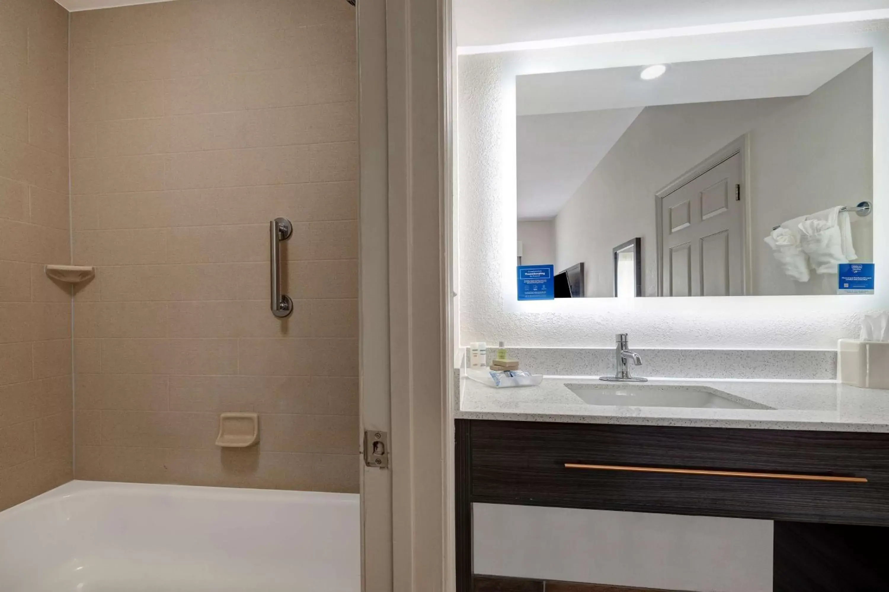 Bathroom in Homewood Suites by Hilton Jackson-Ridgeland