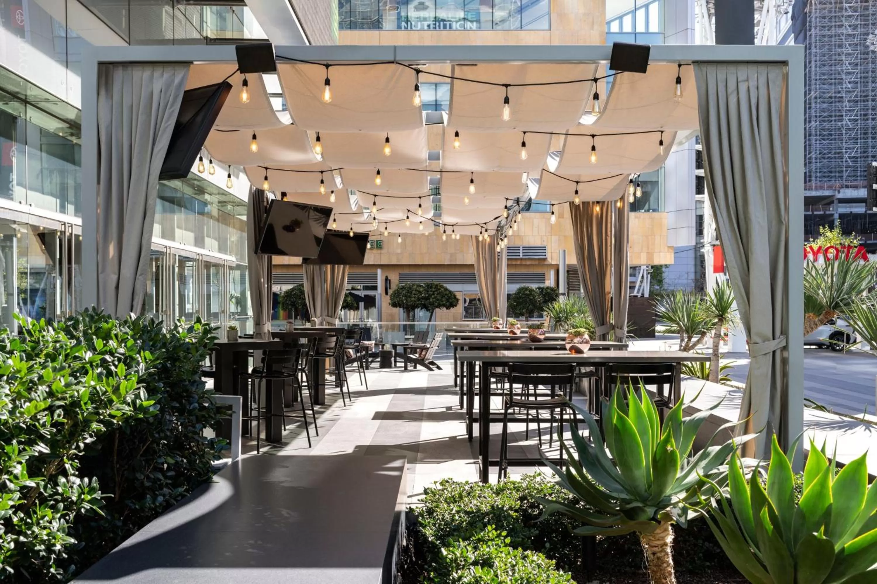 Restaurant/places to eat in JW Marriott Los Angeles L.A. LIVE