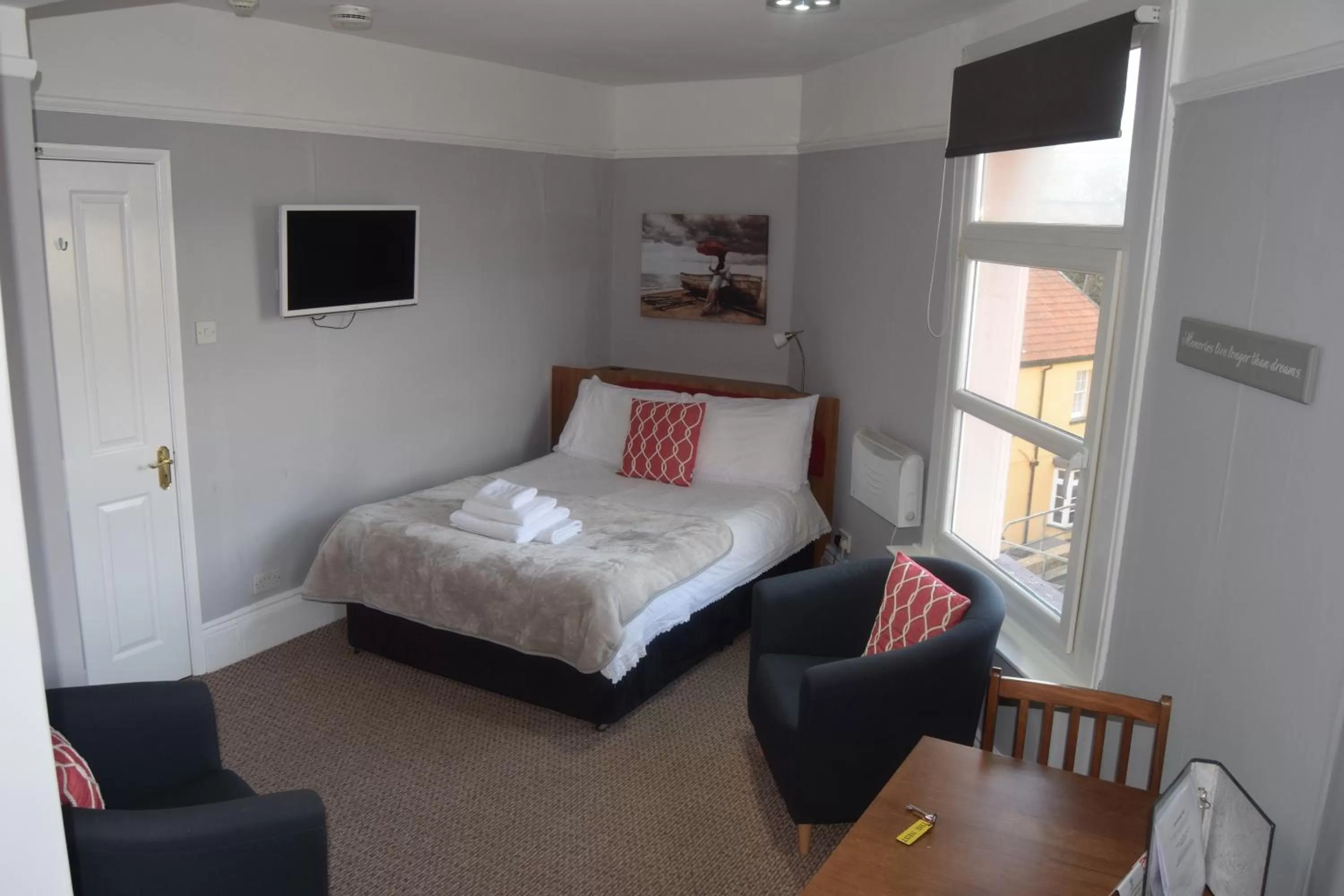 Photo of the whole room, Bed in The Blenheim