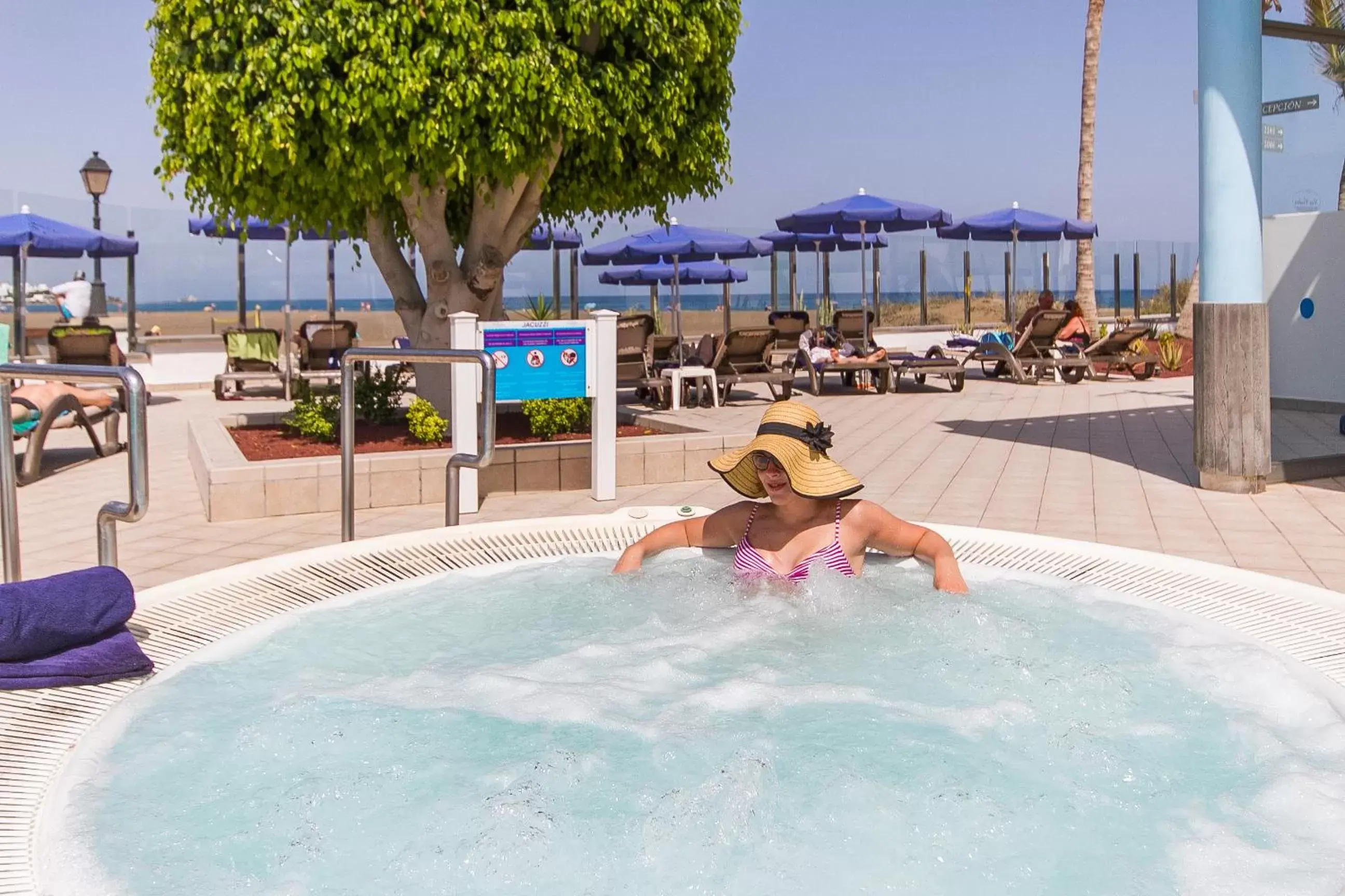 Hot Tub, Swimming Pool in Hotel Las Costas