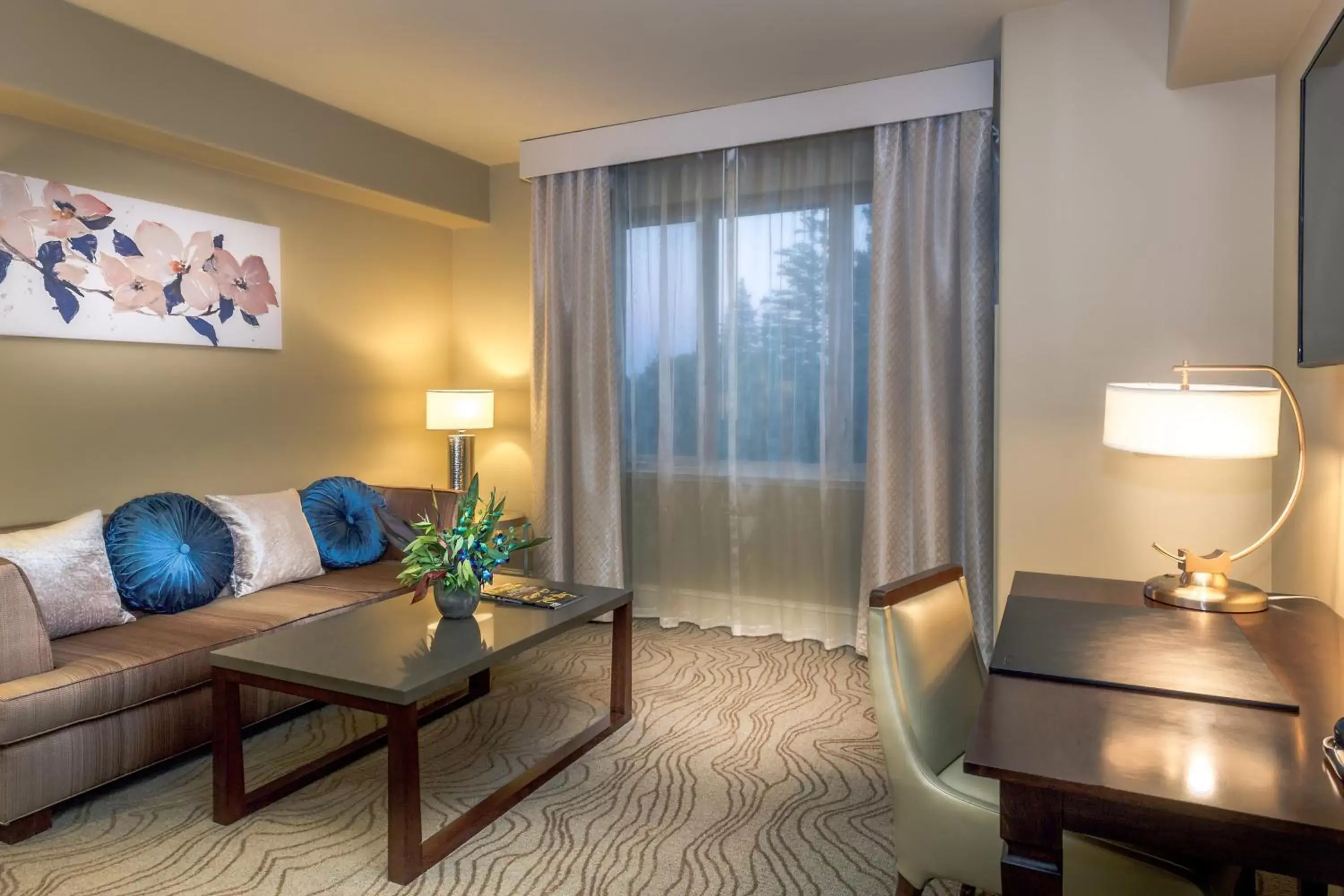 Living room, Seating Area in The Westin Sacramento