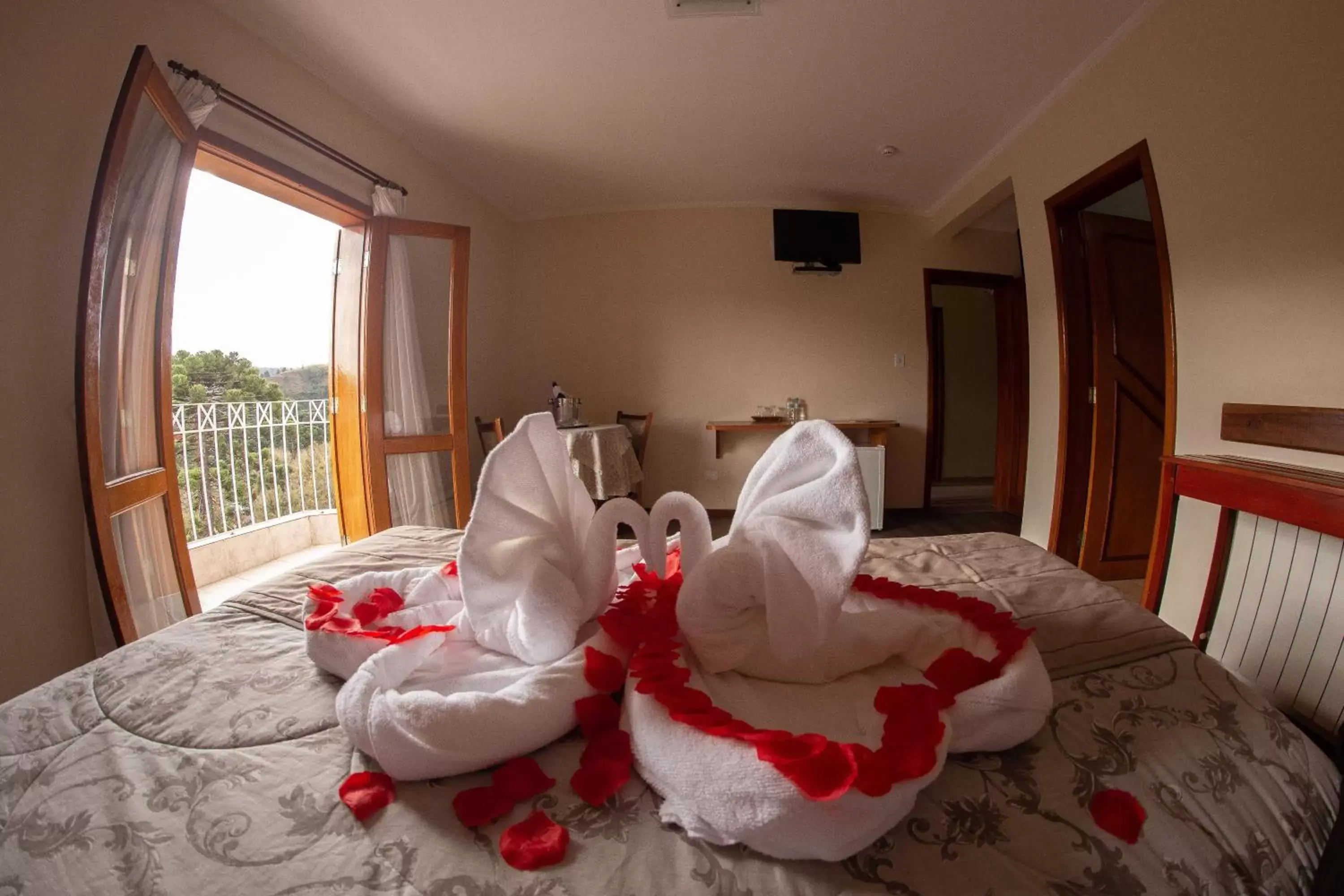 Deluxe Double Room with Balcony in Pousada Alto D'ouro Deluxe Double Room with Balcony in Pousada Alto D'ouro