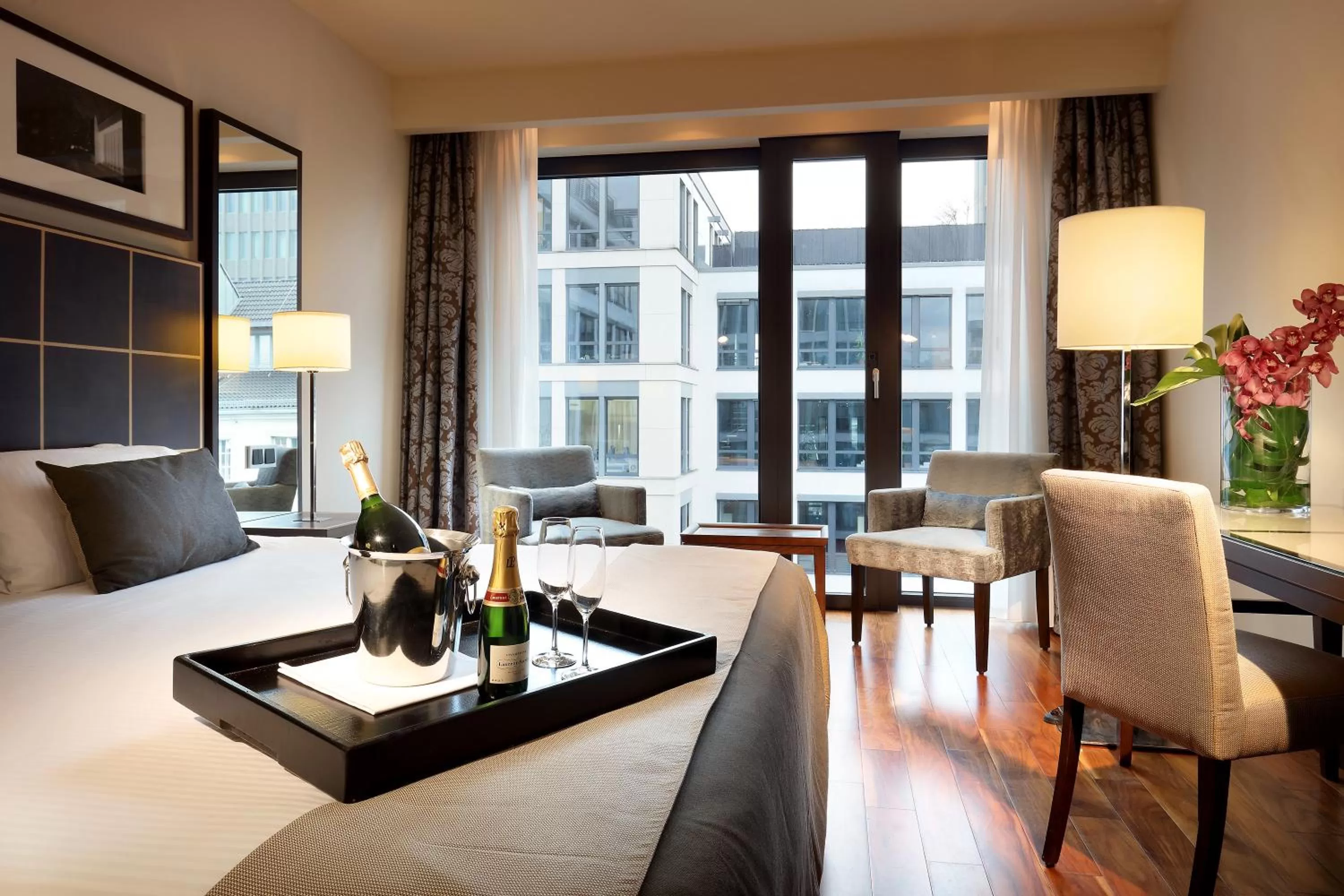 Photo of the whole room, Bed in Eurostars Berlin