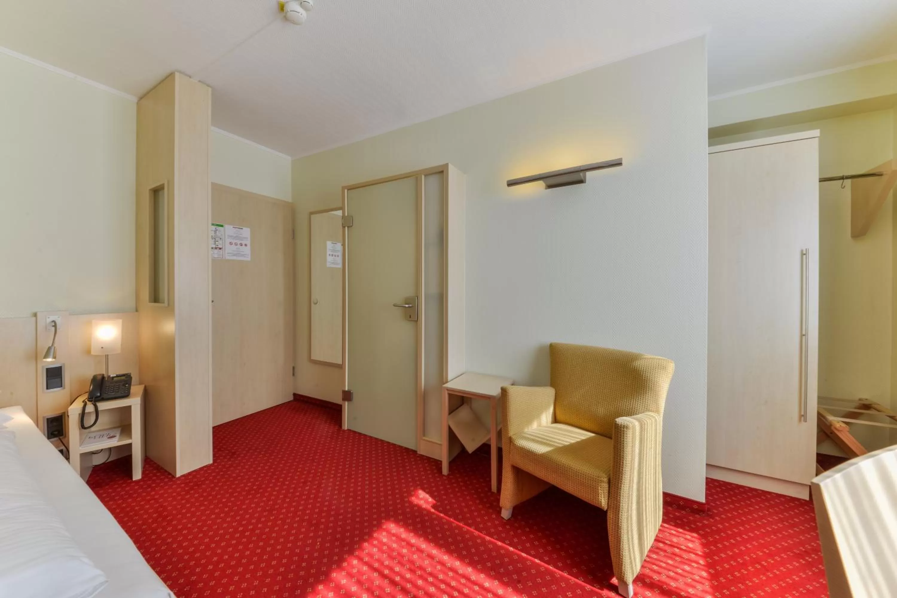 Photo of the whole room, Bed in Hotel Schiller