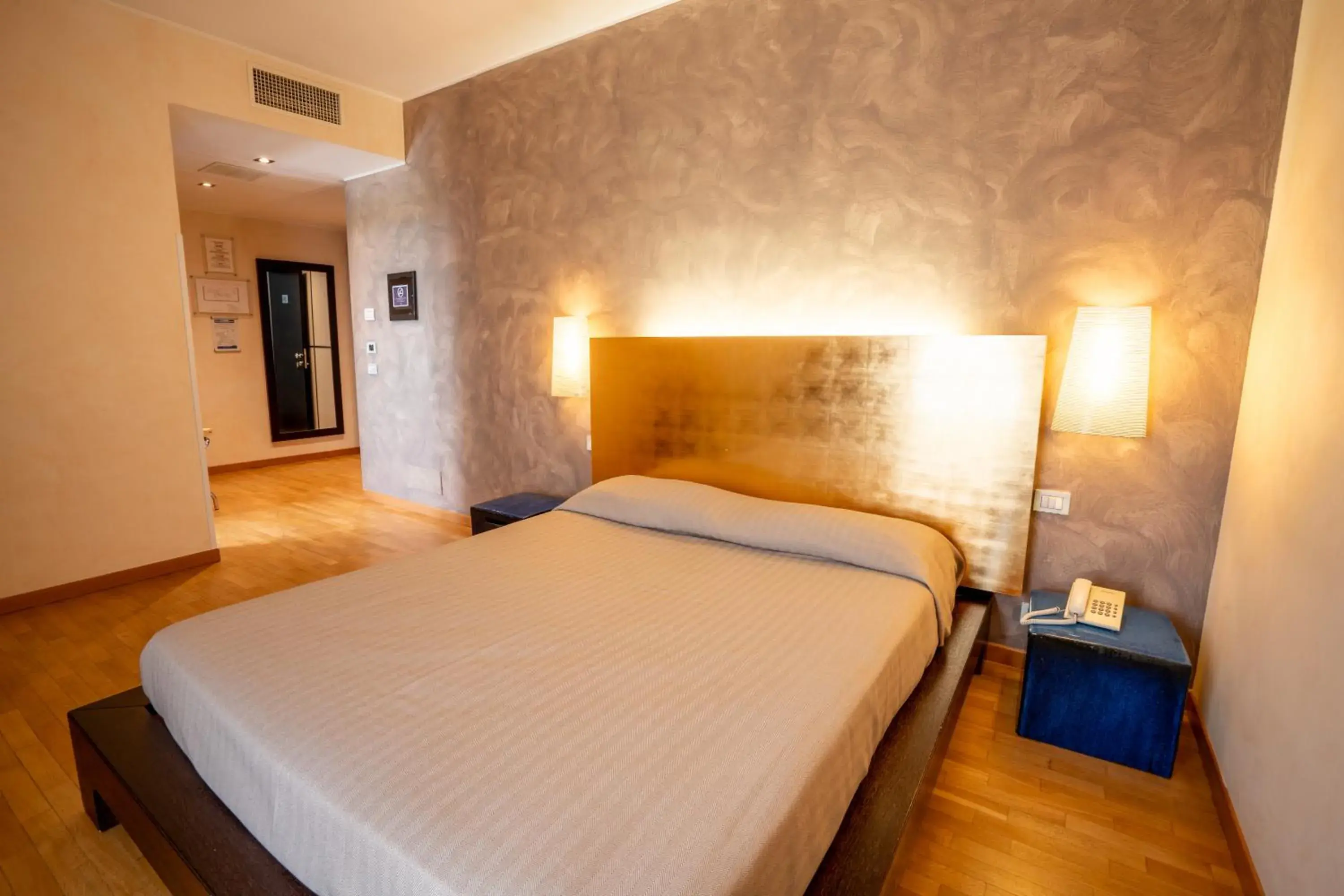 Bed in San Tommaso Hotel