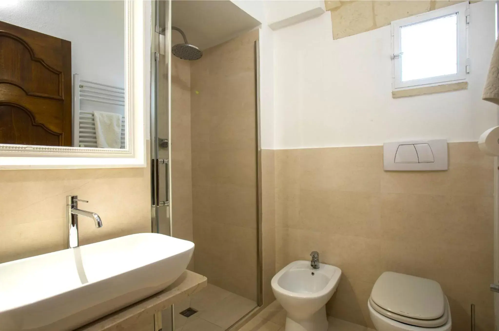 Bathroom in Chiesa Greca - SIT Rooms & Apartments