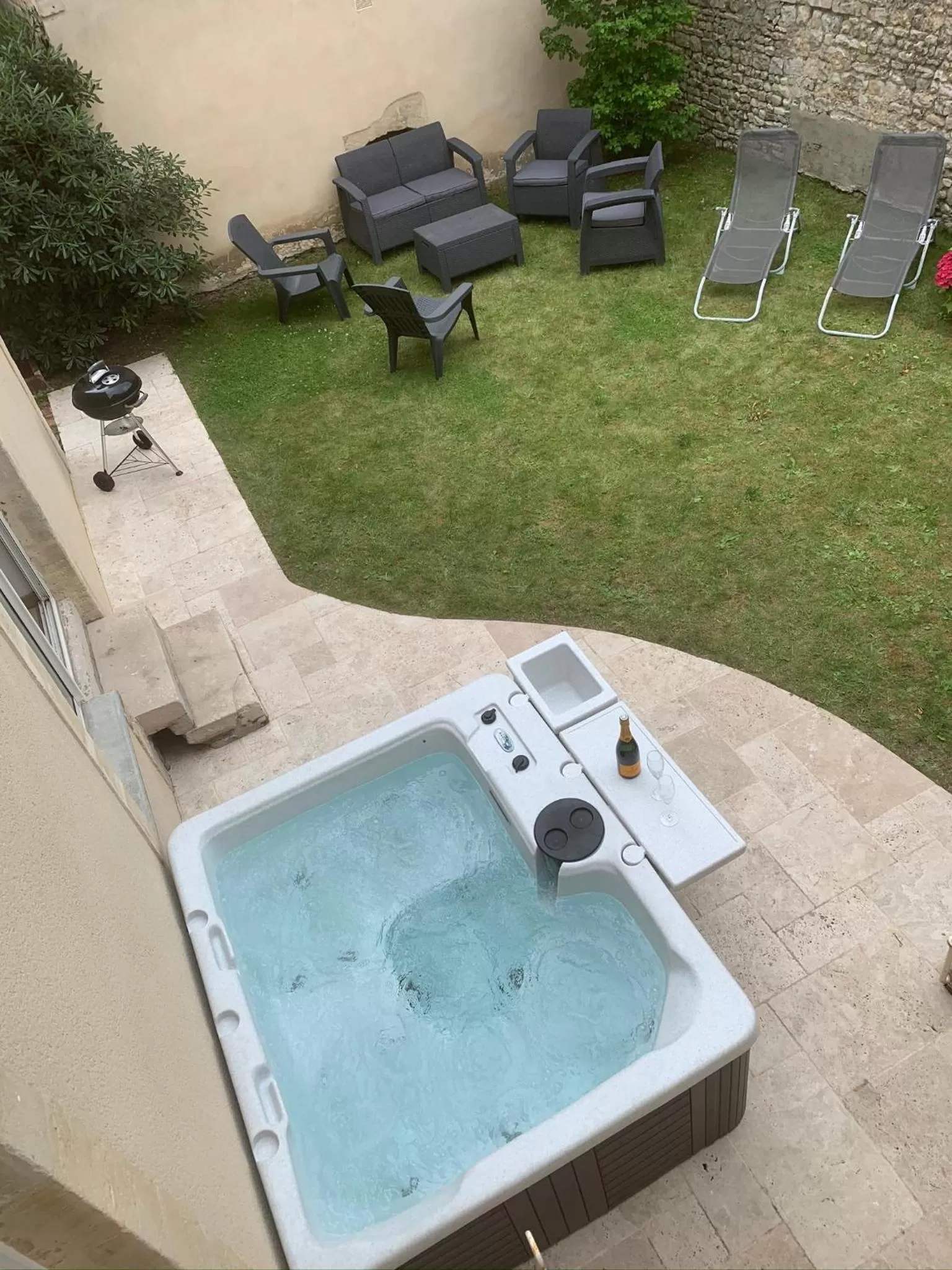 Patio in Maison d'Alice - avec SPA