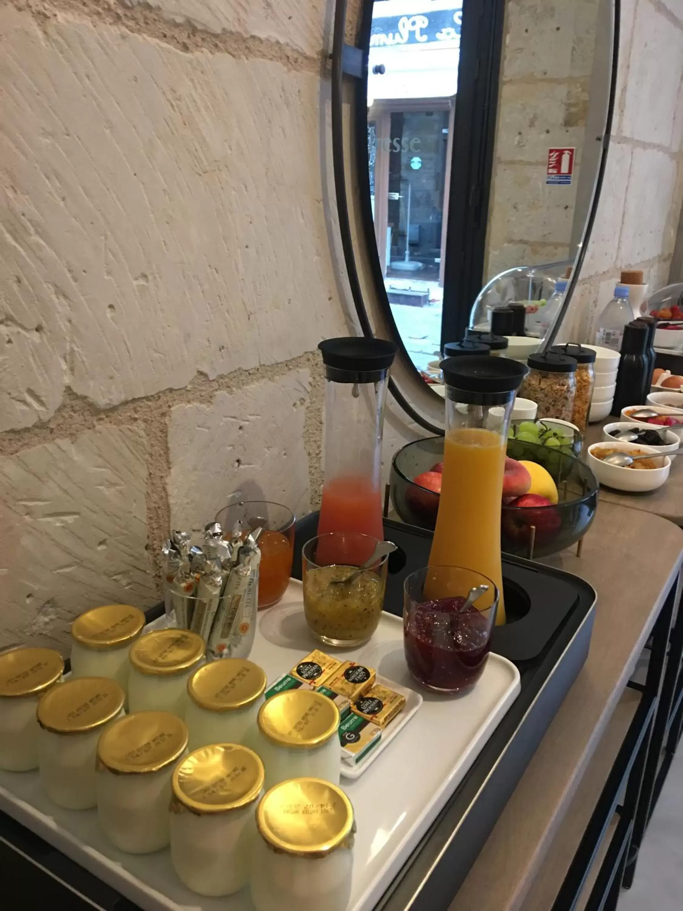 Food and drinks in Hôtel L'Adresse