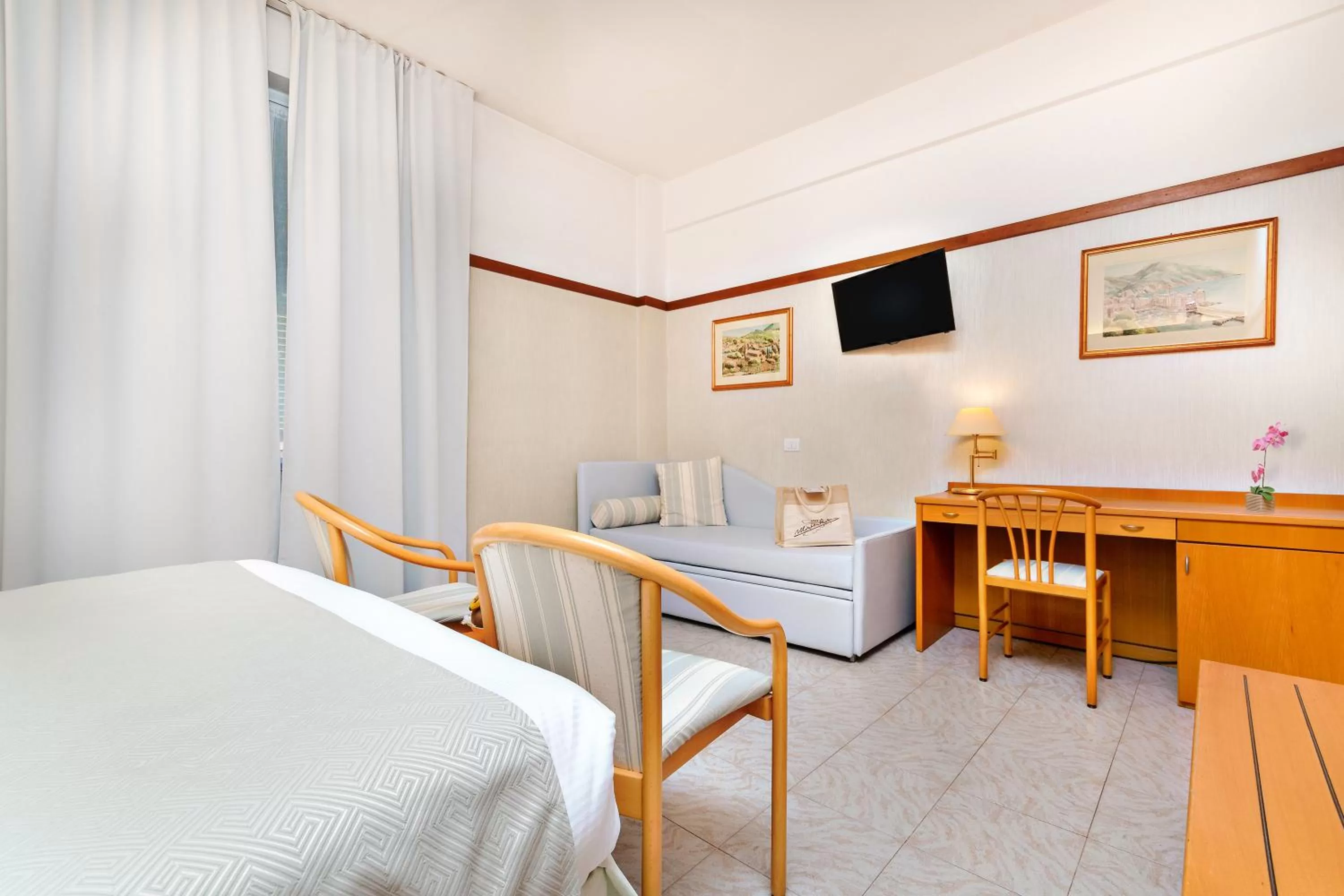 TV and multimedia, Bed in Hotel Monte Rosa