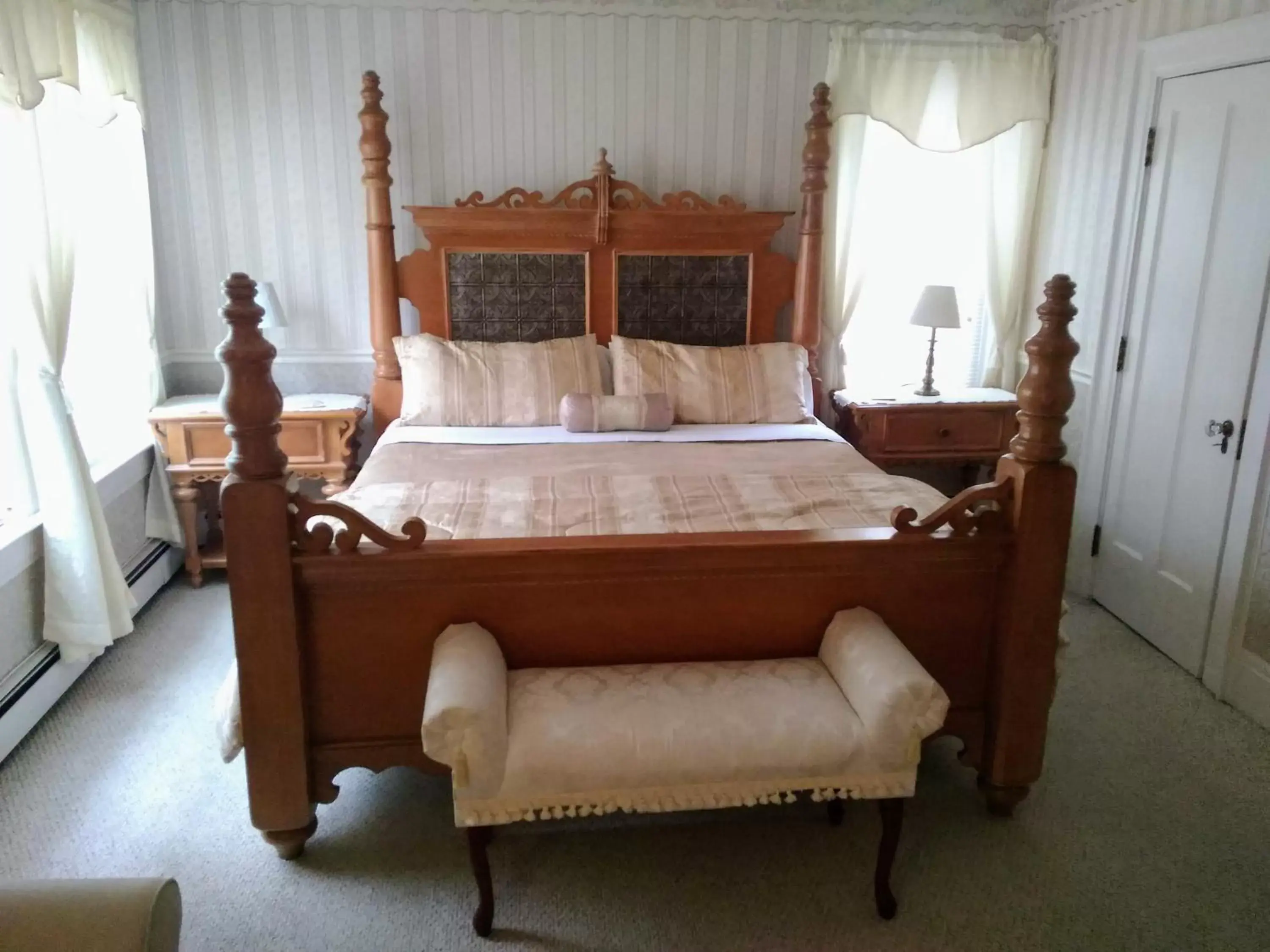 Triple Room with Shared Bathroom in Splendor Inn Bed & Breakfast Triple Room with Shared Bathroom in Splendor Inn Bed & Breakfast