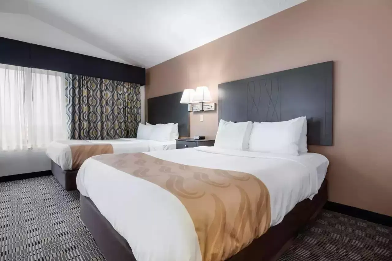 Property building, Bed in Quality Inn & Suites