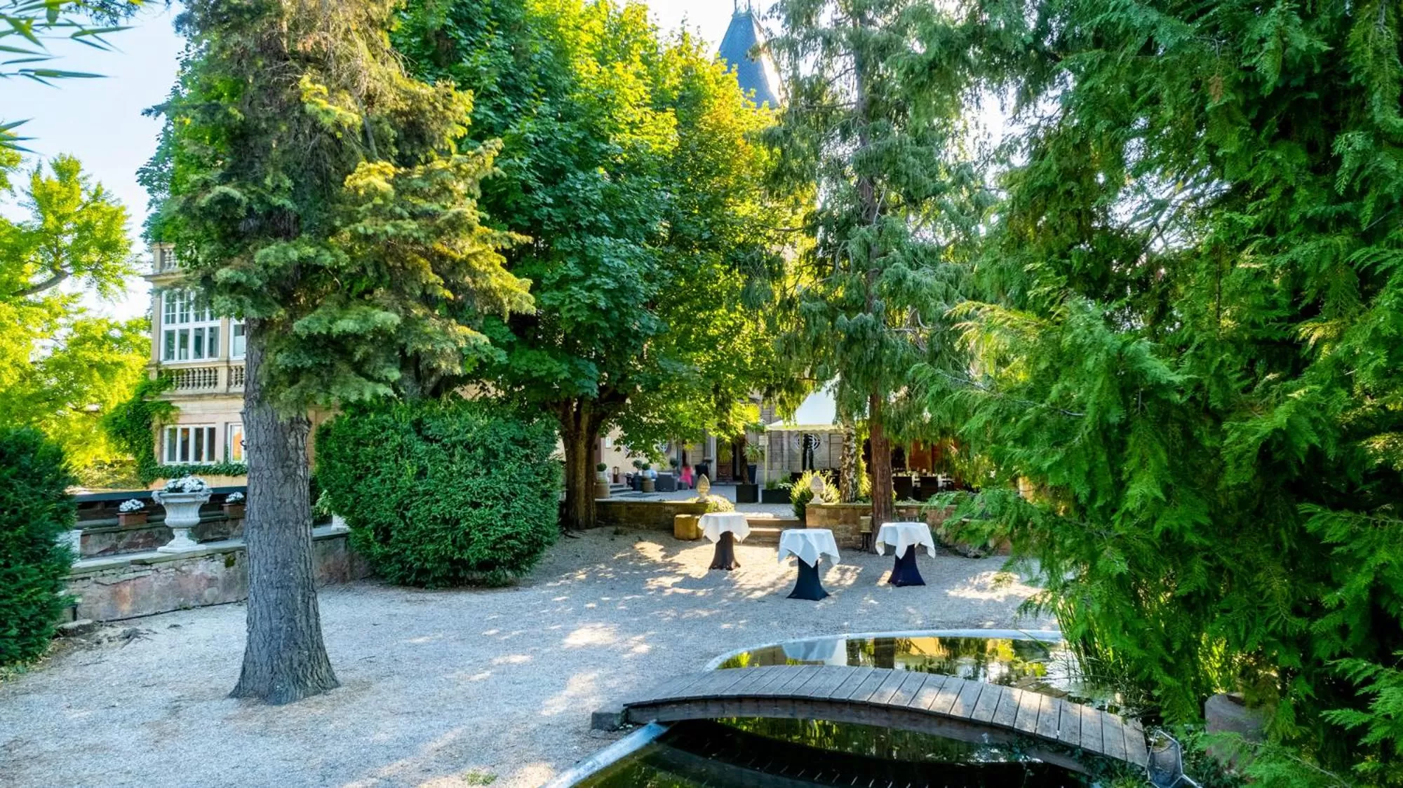 Property building in Hotel Schloss Edesheim