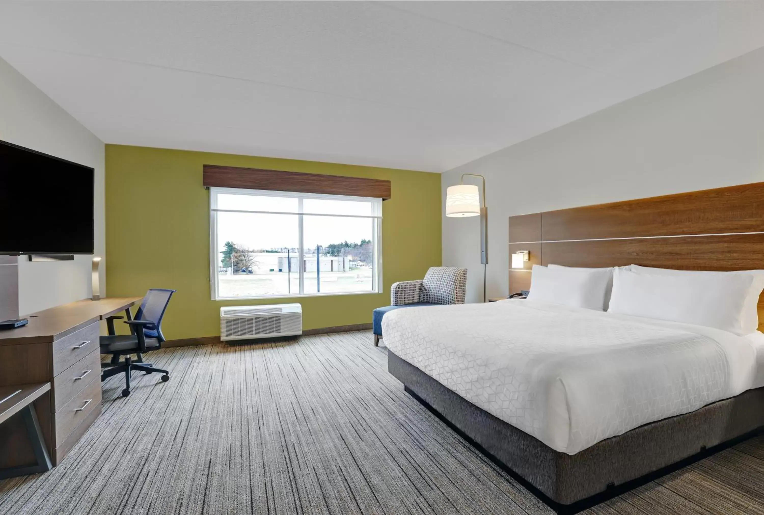 Bed in Holiday Inn Express & Suites - Port Elgin