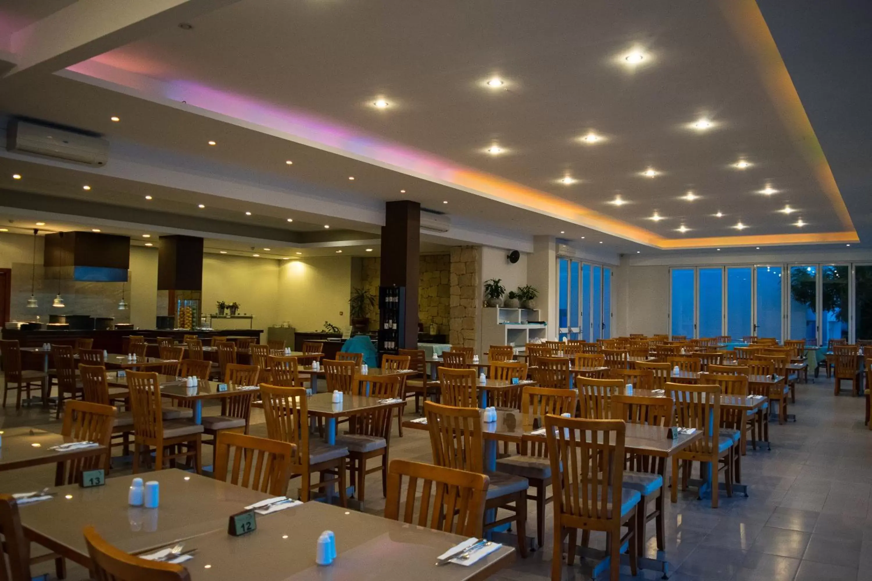 Restaurant/Places to Eat in Theo Sunset Bay Hotel