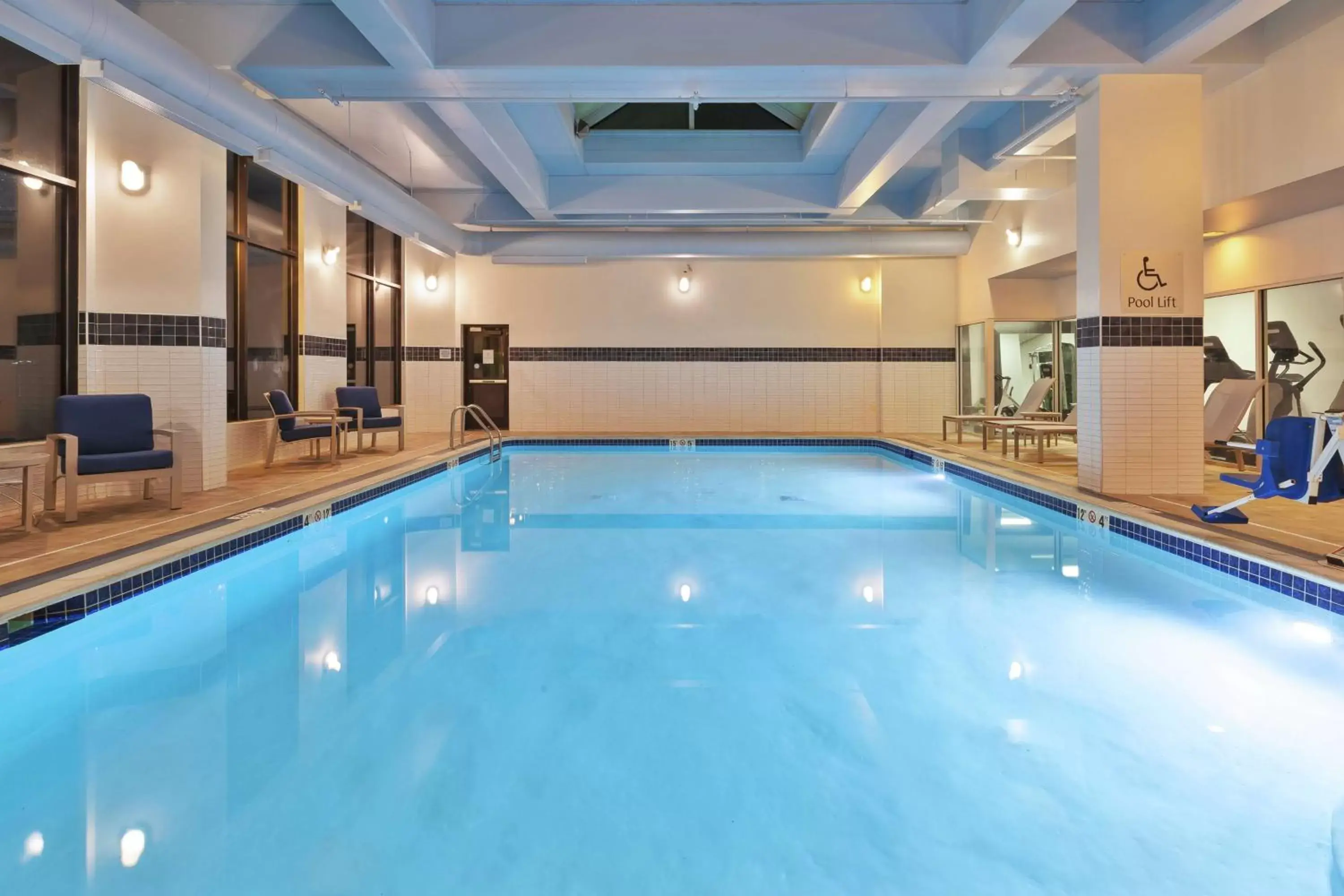 Pool view in Hotel Auburn Hills Pool view in Hotel Auburn Hills