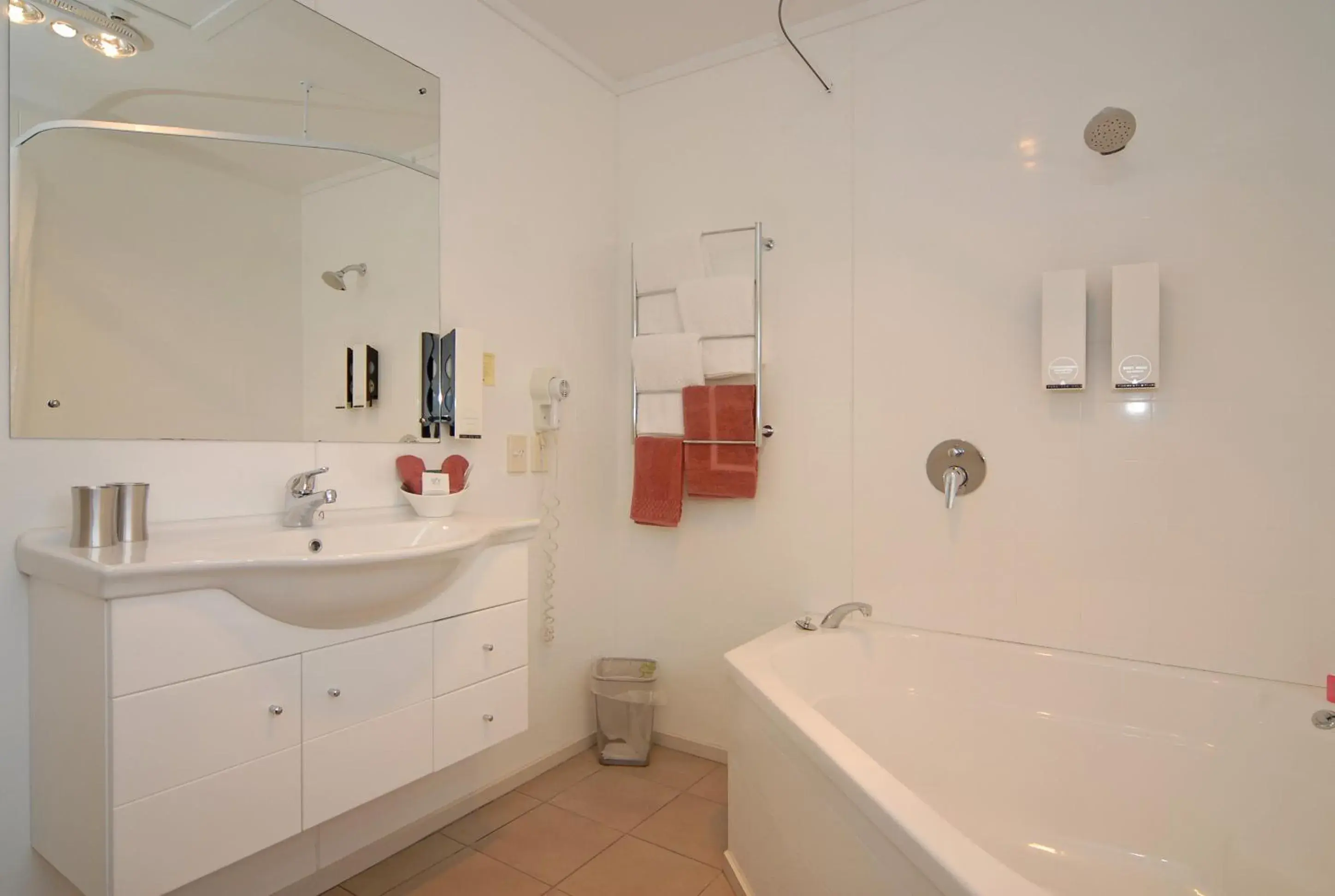 Studio with Private Spa Bath in Omahu Motor Lodge Studio with Private Spa Bath in Omahu Motor Lodge