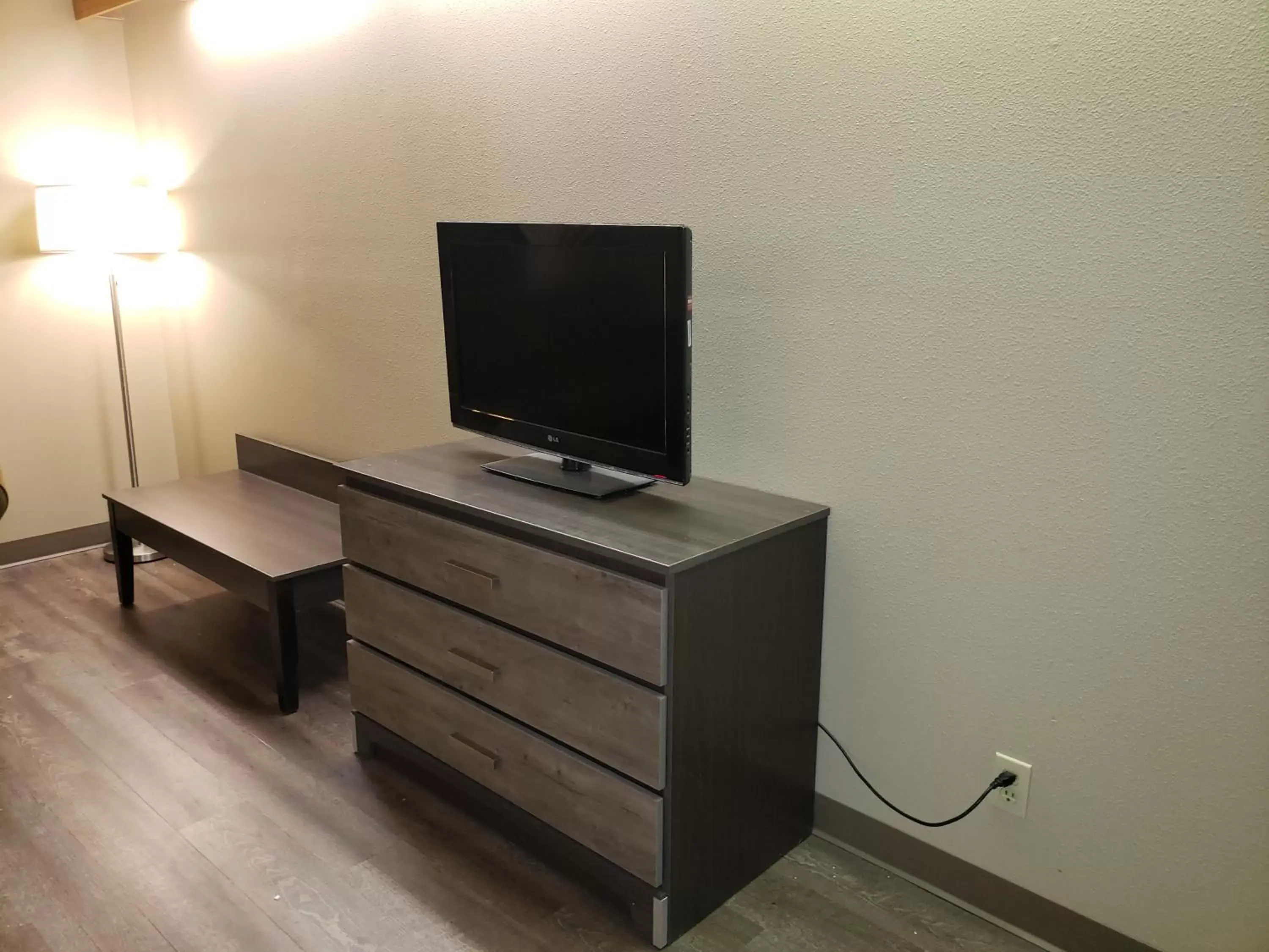 TV and multimedia, TV/Entertainment Center in Super 8 by Wyndham Milwaukee Airport