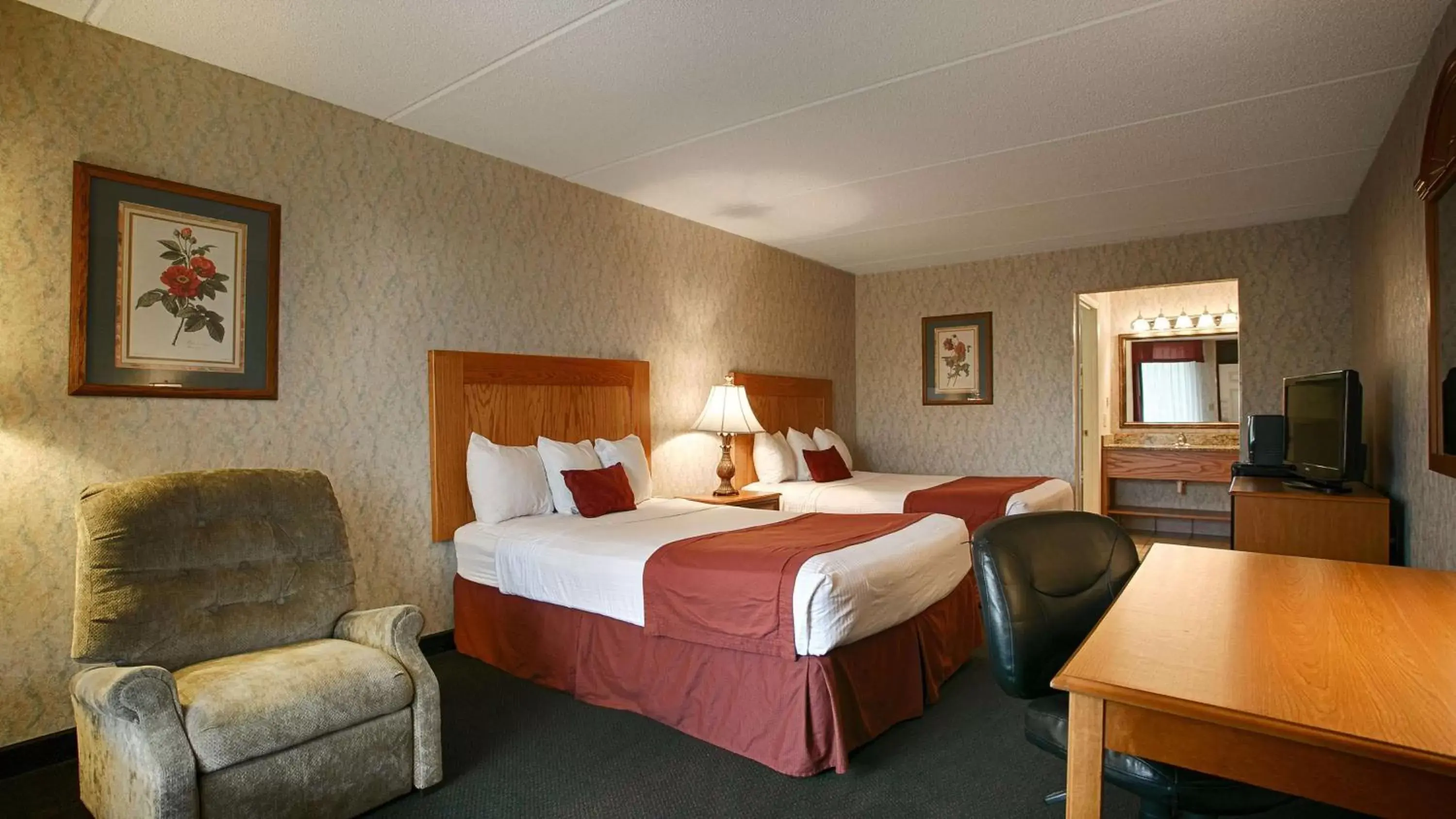 Bedroom, Bed in Best Western Wilderness Trail Inn