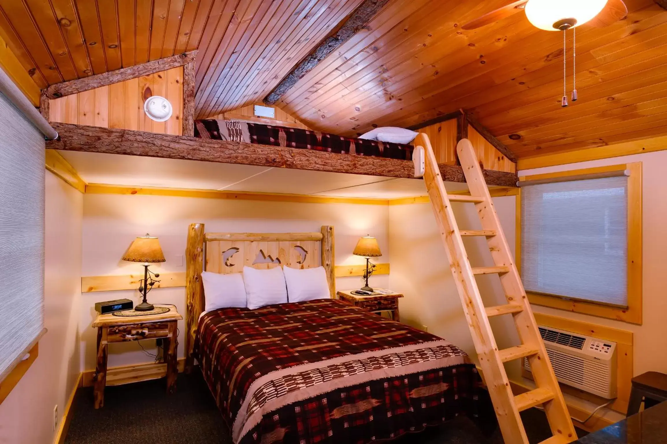 Bed in Cobble Mountain Lodge