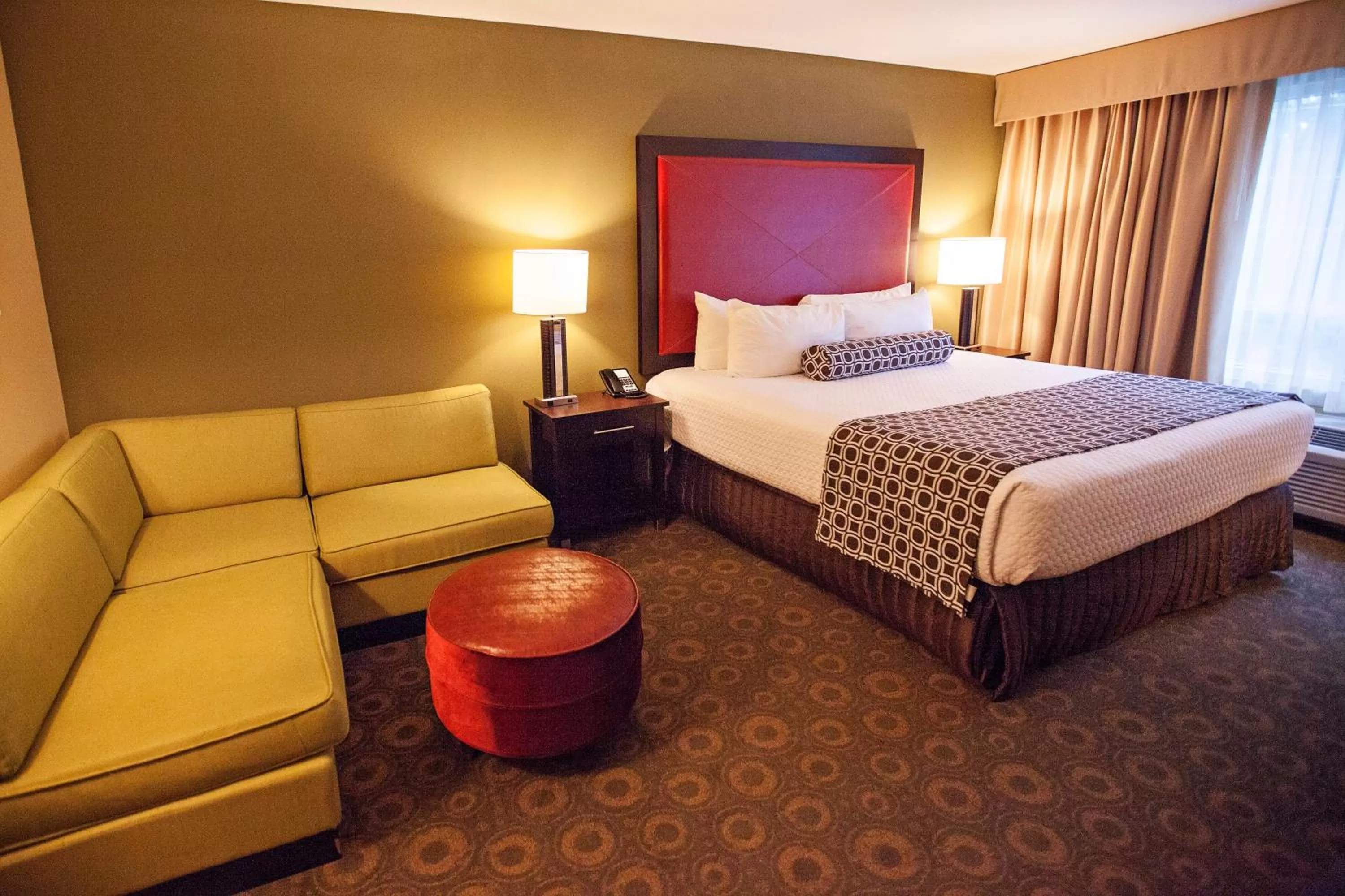 Photo of the whole room, Bed in Crowne Plaza Houston Galleria Area by IHG