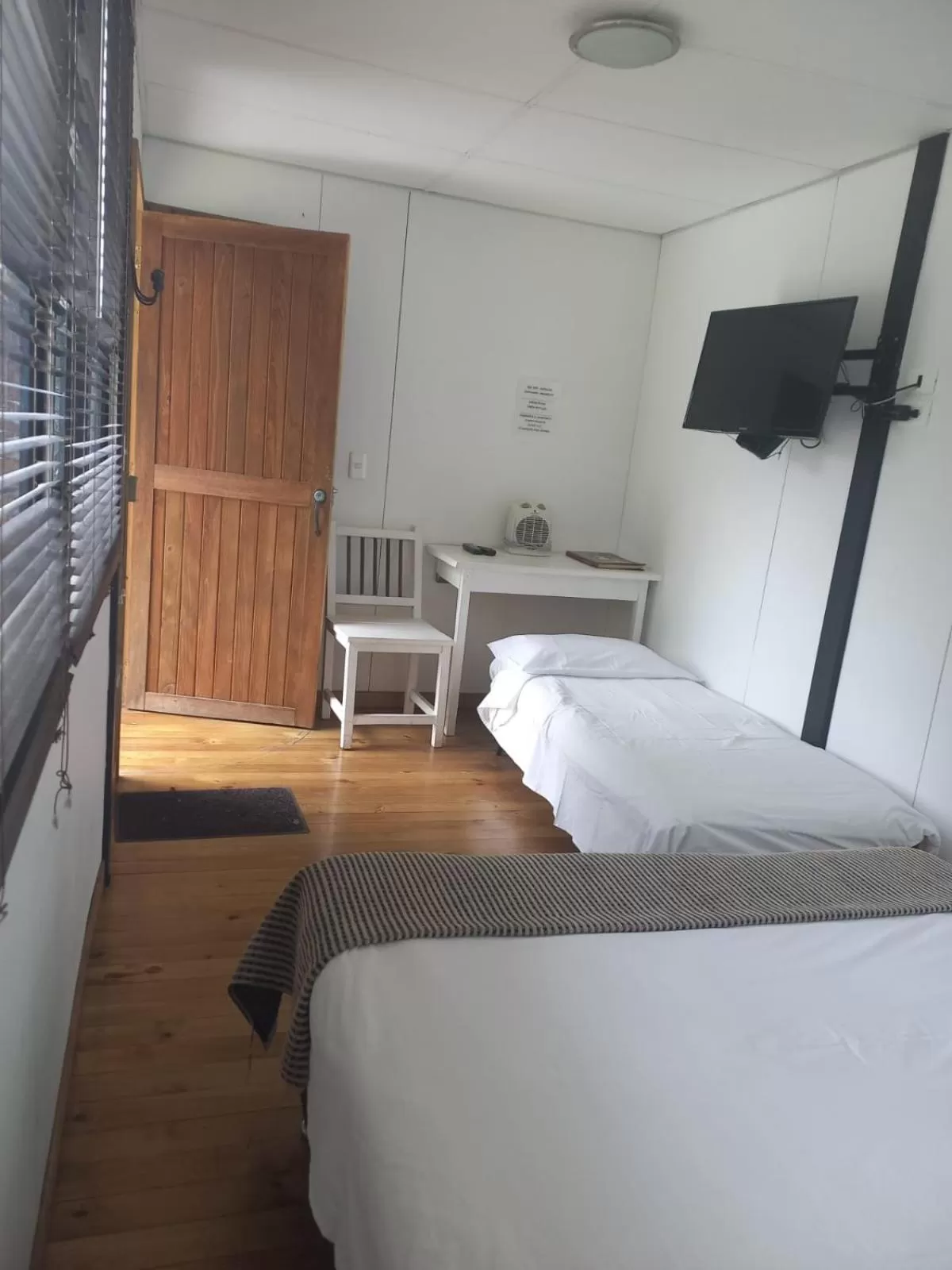 Photo of the whole room, Bed in ALTO LODGING Centro de Entrenamiento Deportivo y Negocios, a 2 pasos del Aeropuerto JMC, Transporte Incluido