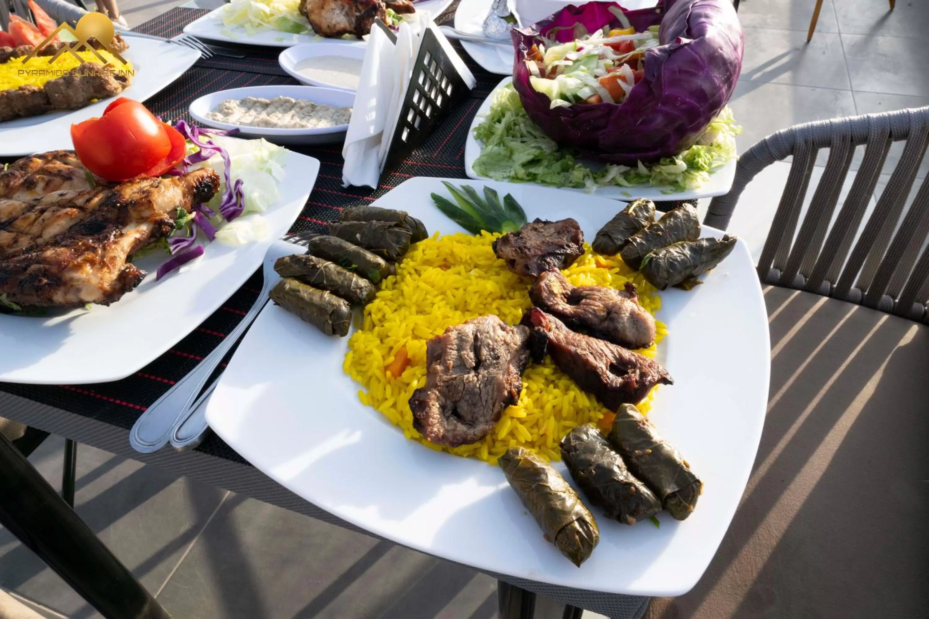 Restaurant/places to eat in Pyramids sunrise inn